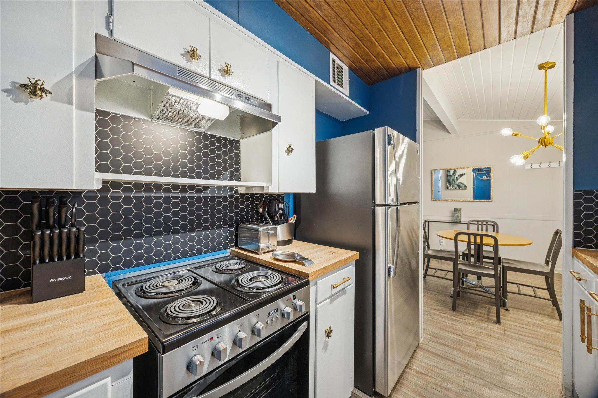 211 Lessin Ln # C, Austin, TX 78704