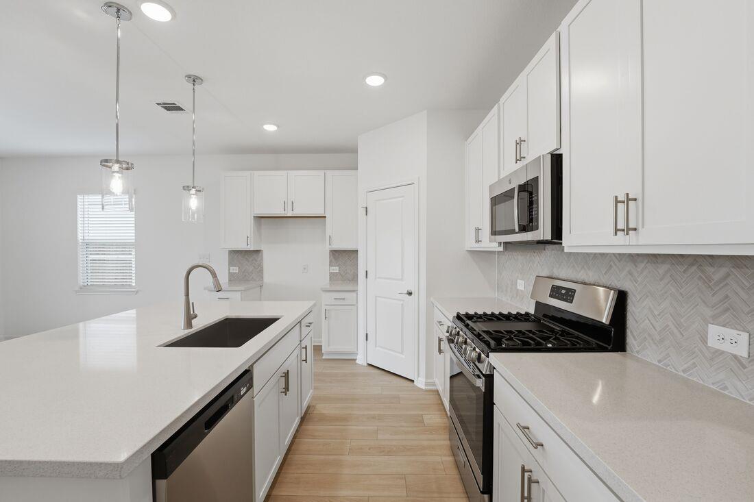 104 Childress St, Hutto, TX 78634