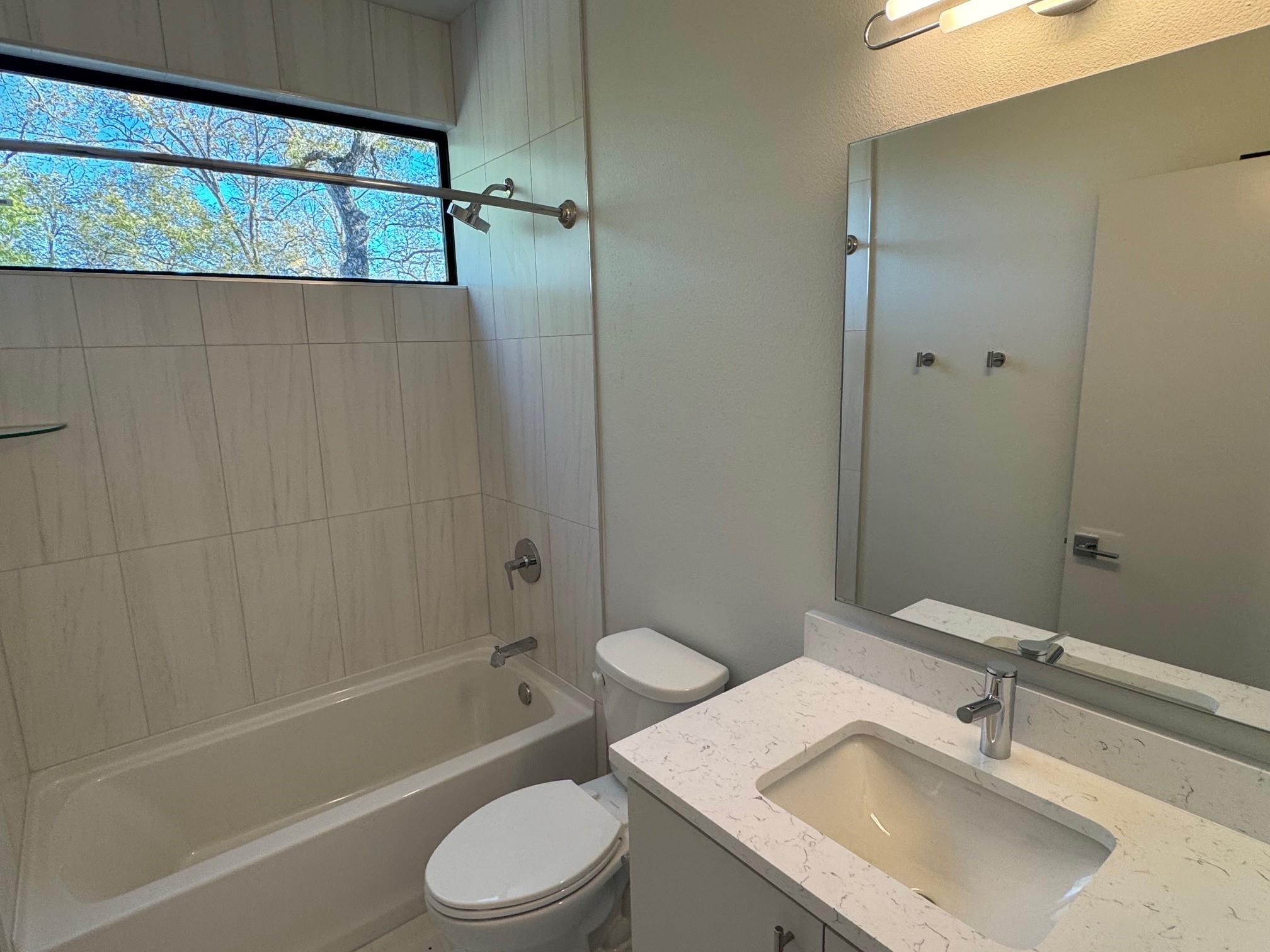 1131 Walton Ln # 3, Austin, TX 78721