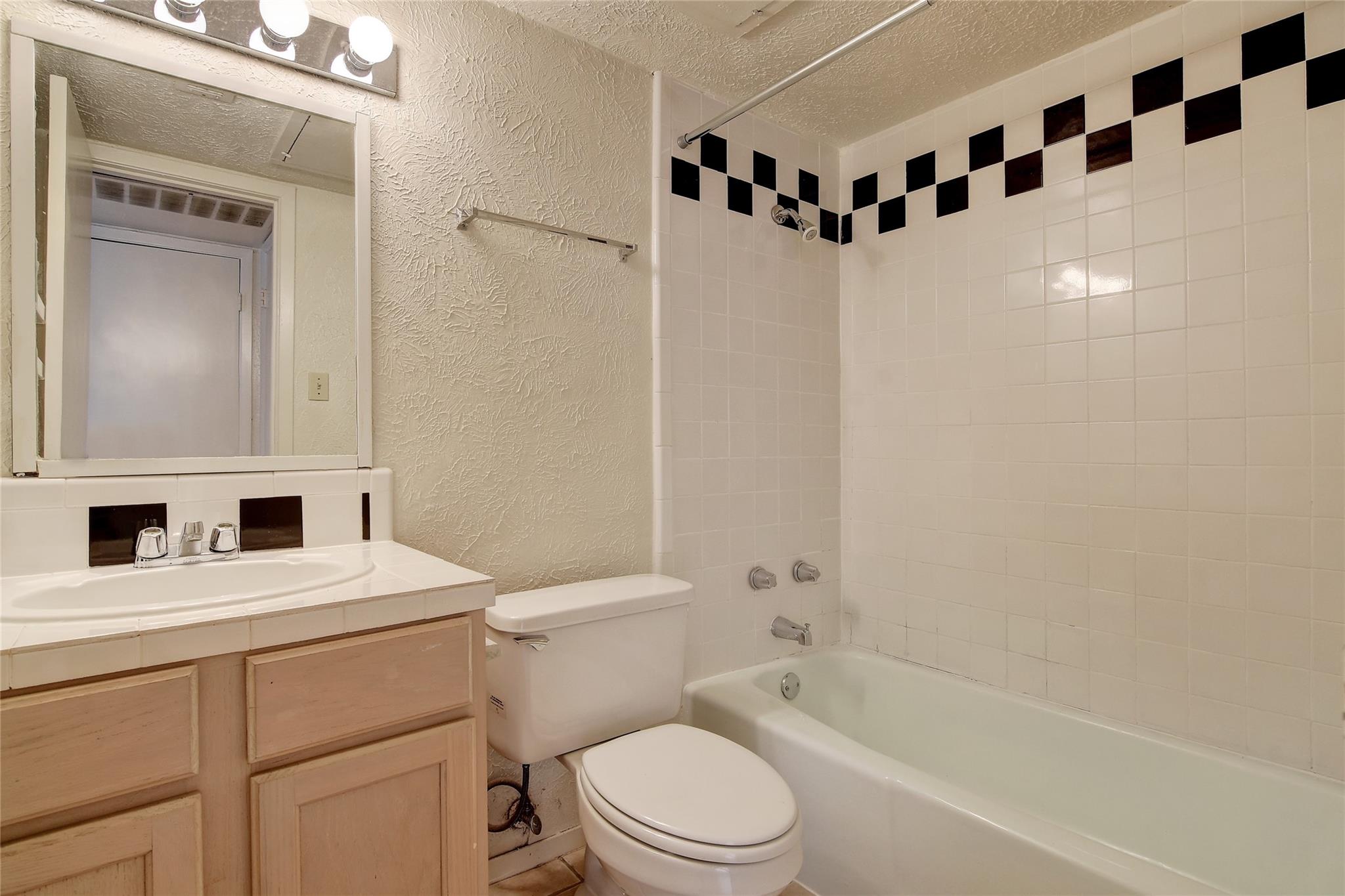 105 E 38th St # 303, Austin, TX 78705