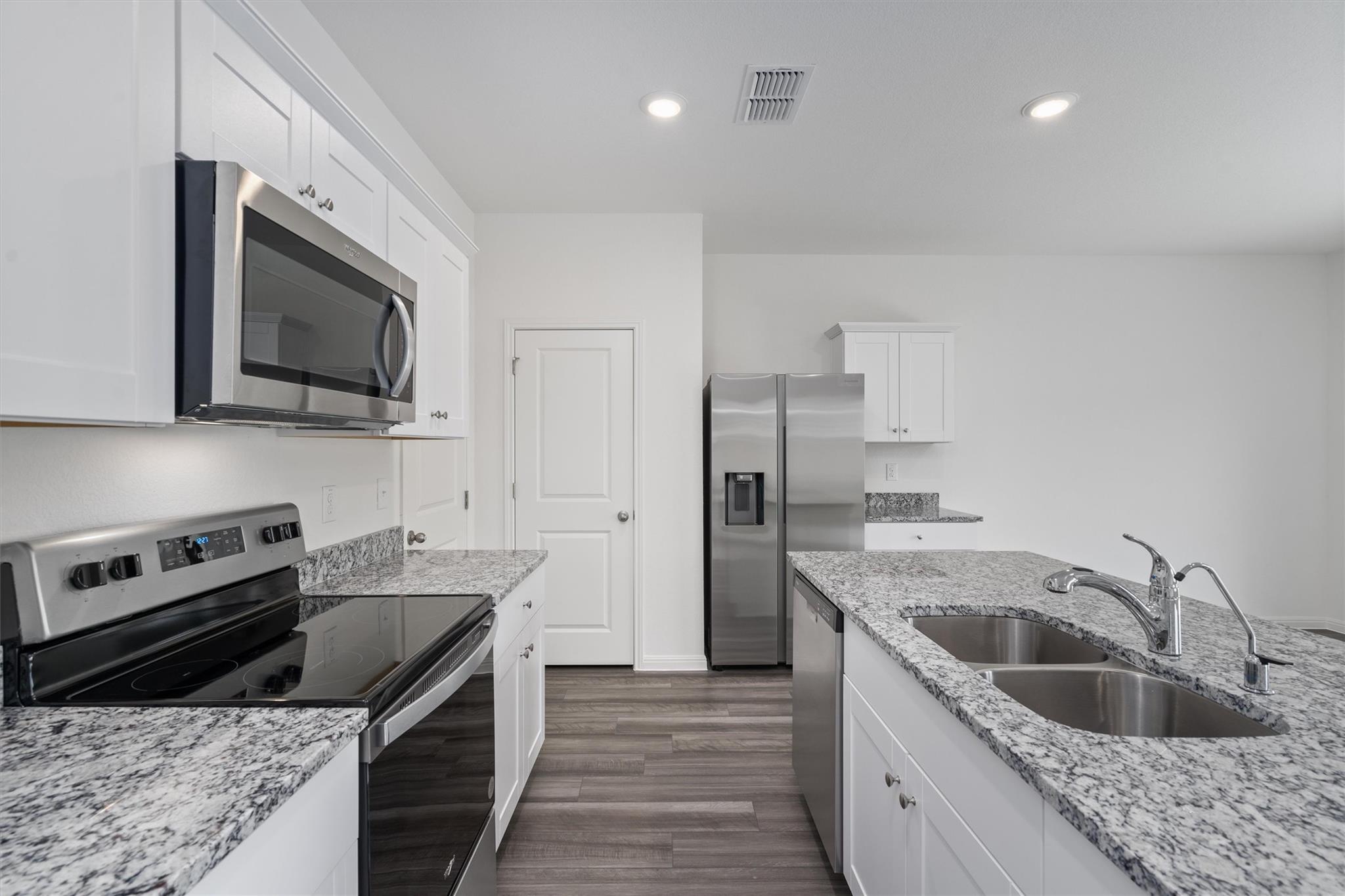 109 Blackbear Dr, Hutto, TX 78634