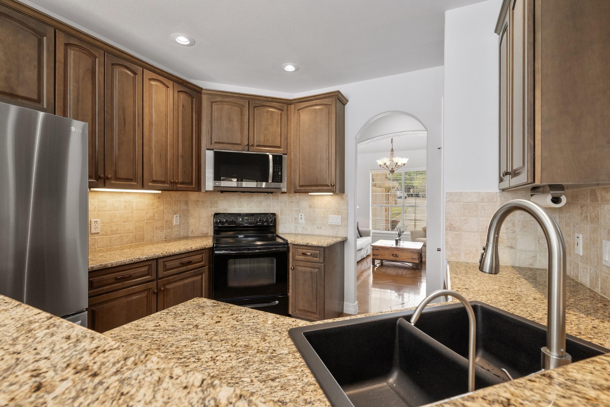 531 Leanna Oak Loop, Manchaca, TX 78652