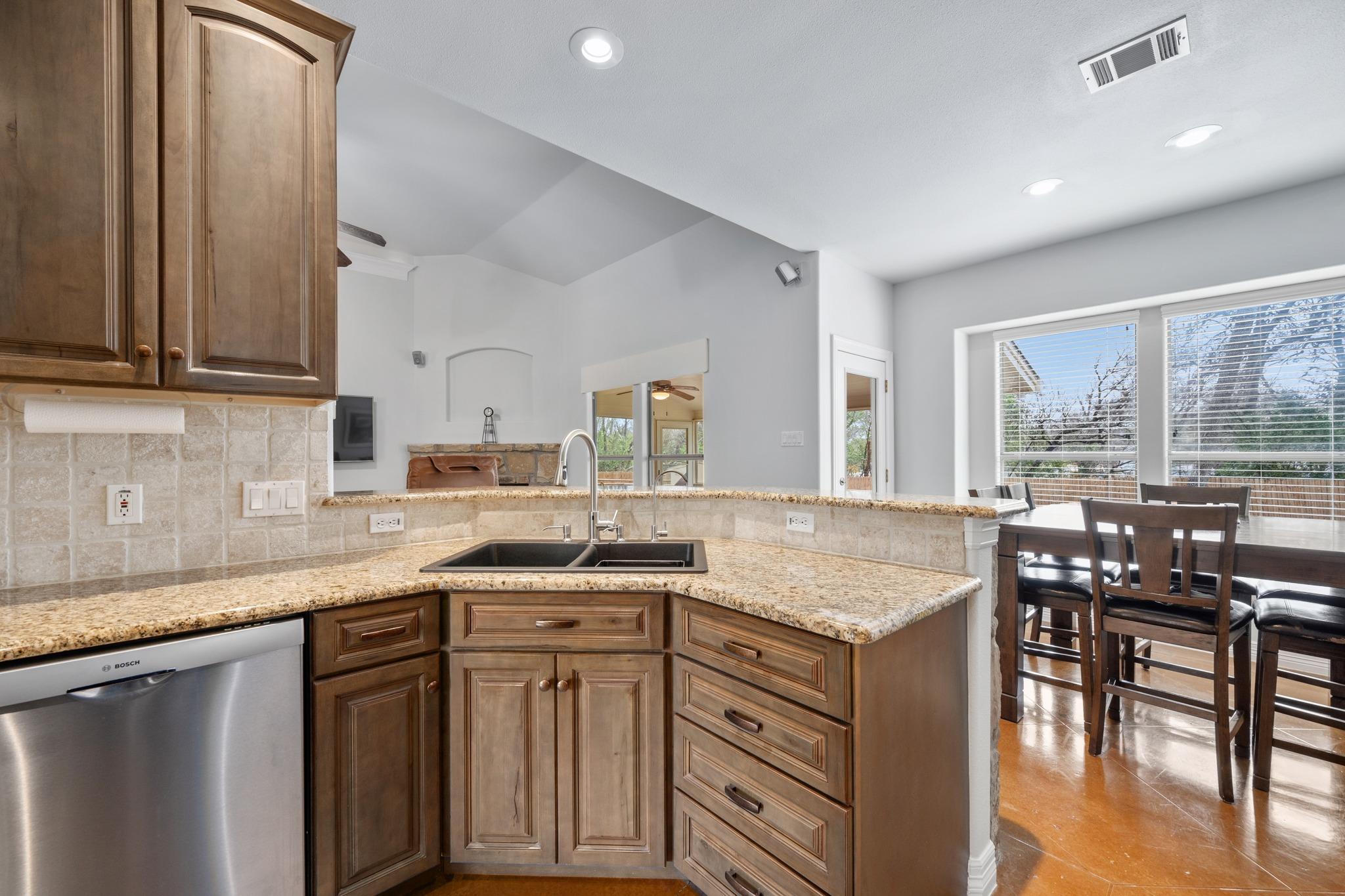 531 Leanna Oak Loop, Manchaca, TX 78652