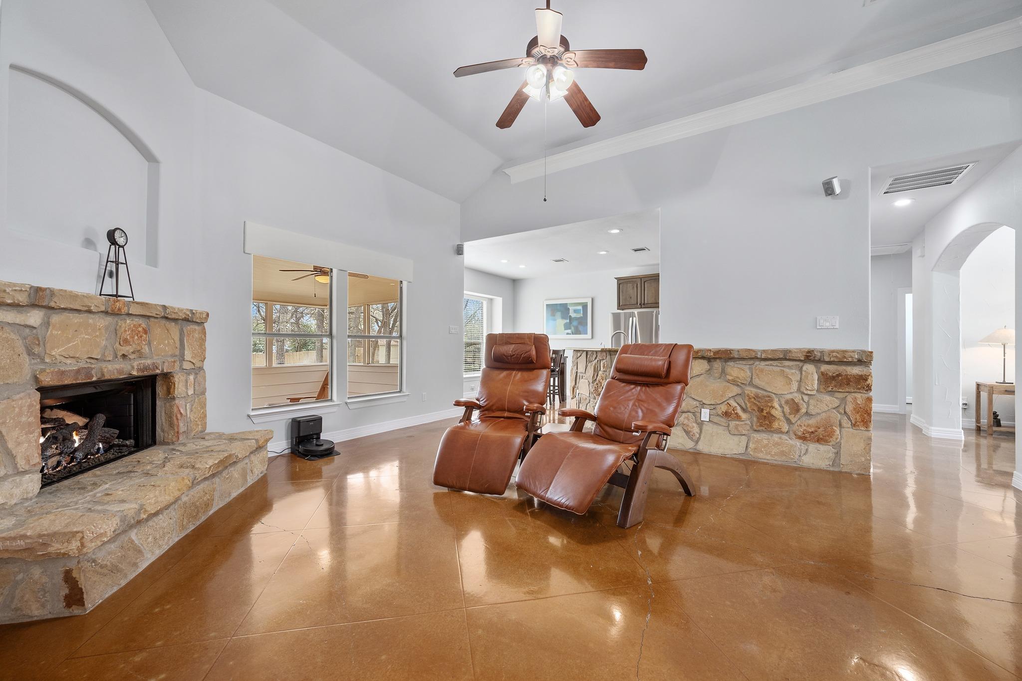 531 Leanna Oak Loop, Manchaca, TX 78652