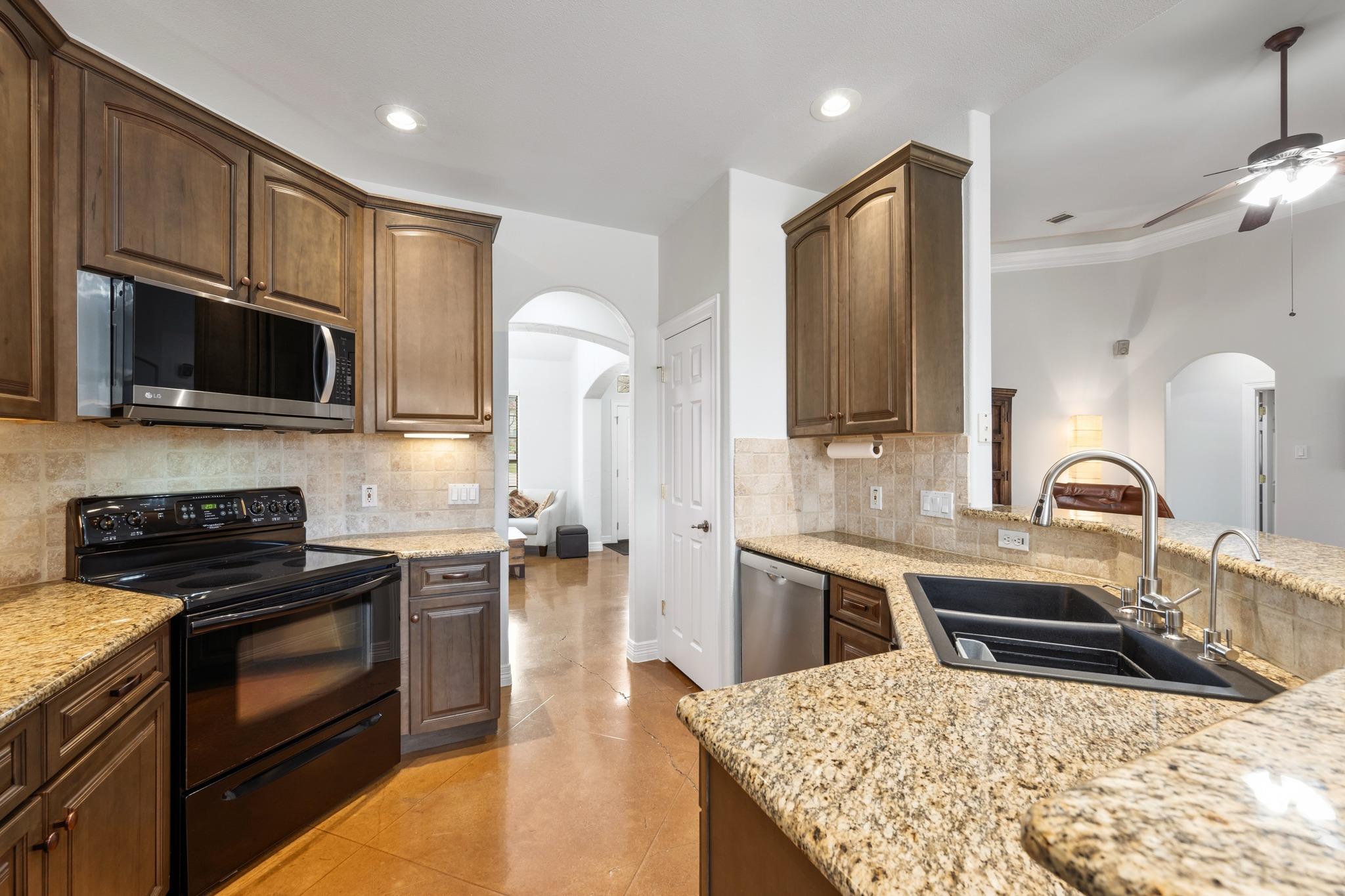 531 Leanna Oak Loop, Manchaca, TX 78652