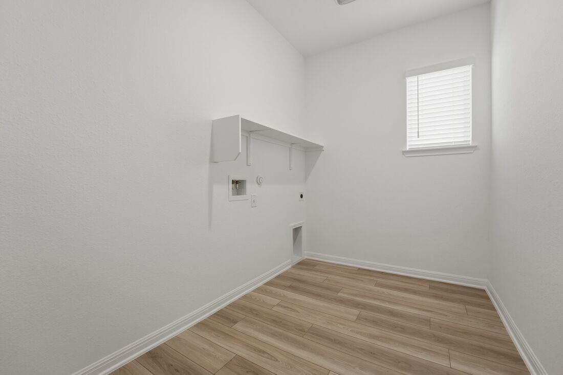 102 Childress St, Hutto, TX 78634