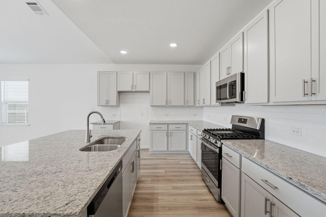 102 Childress St, Hutto, TX 78634