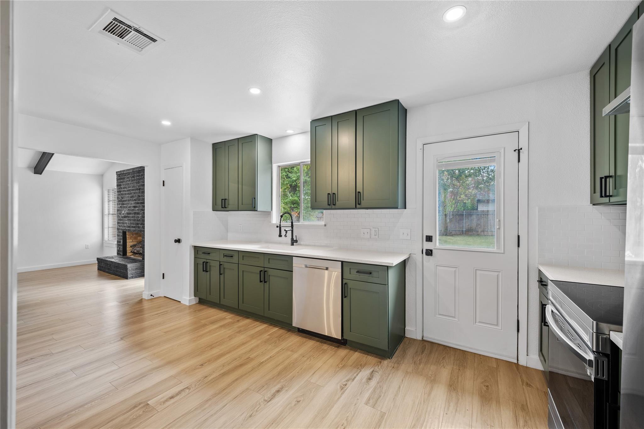 2207 Southern Oaks Dr, Austin, TX 78745