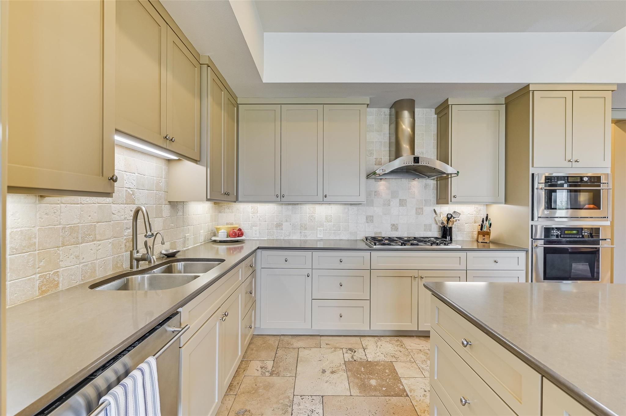 27107 Waterfall Hill Pkwy, Spicewood, TX 78669