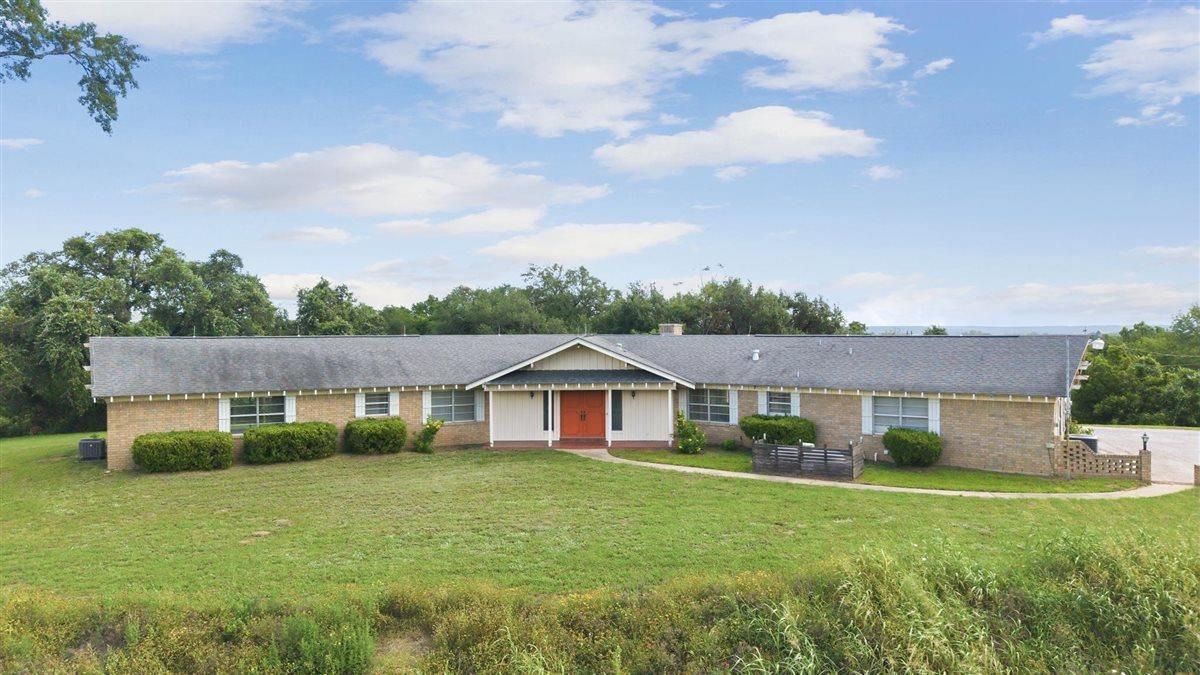 194 Fm 2571, Smithville, TX 78957
