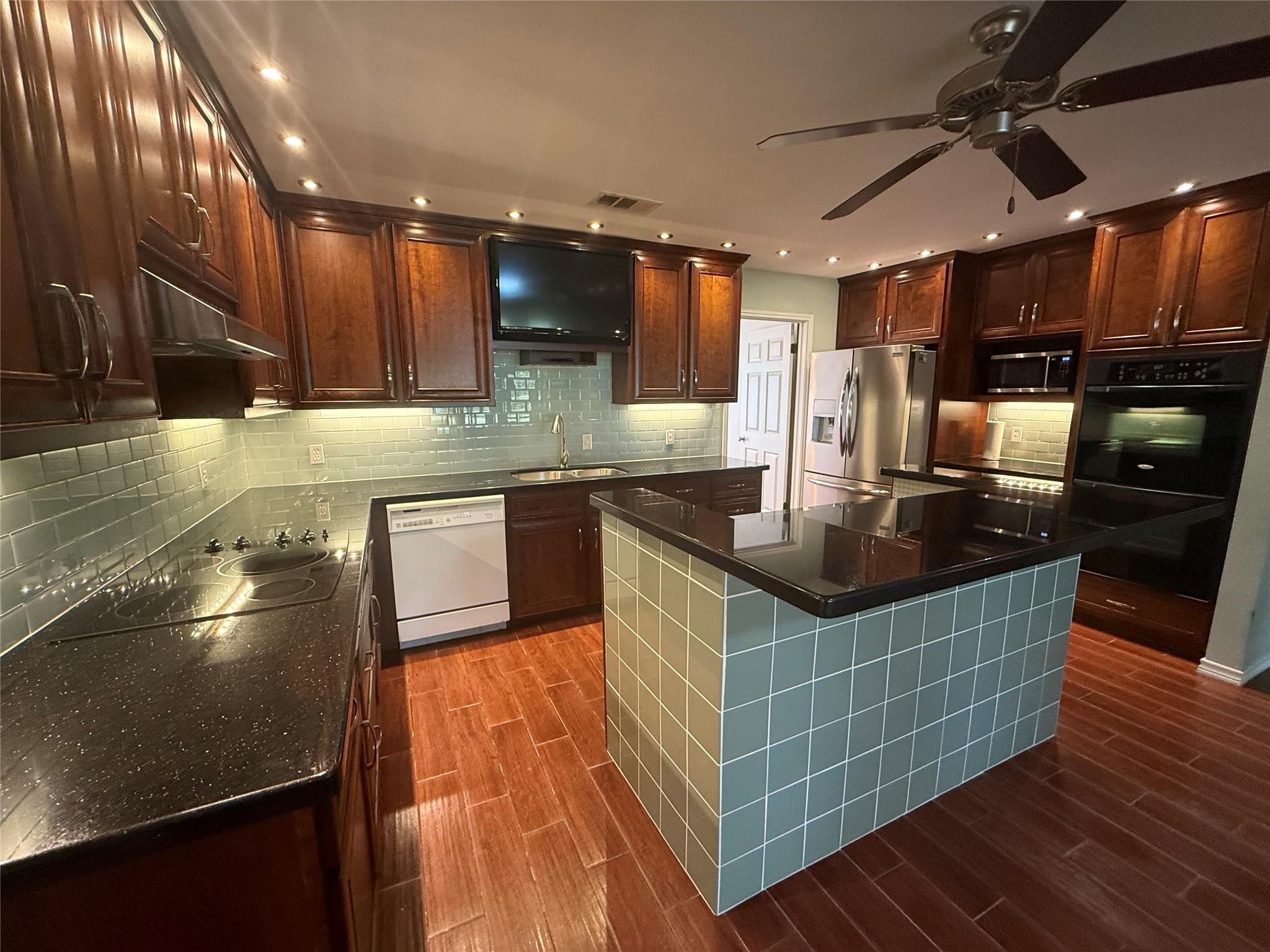 133 Champions Dr, Rockdale, TX 76567