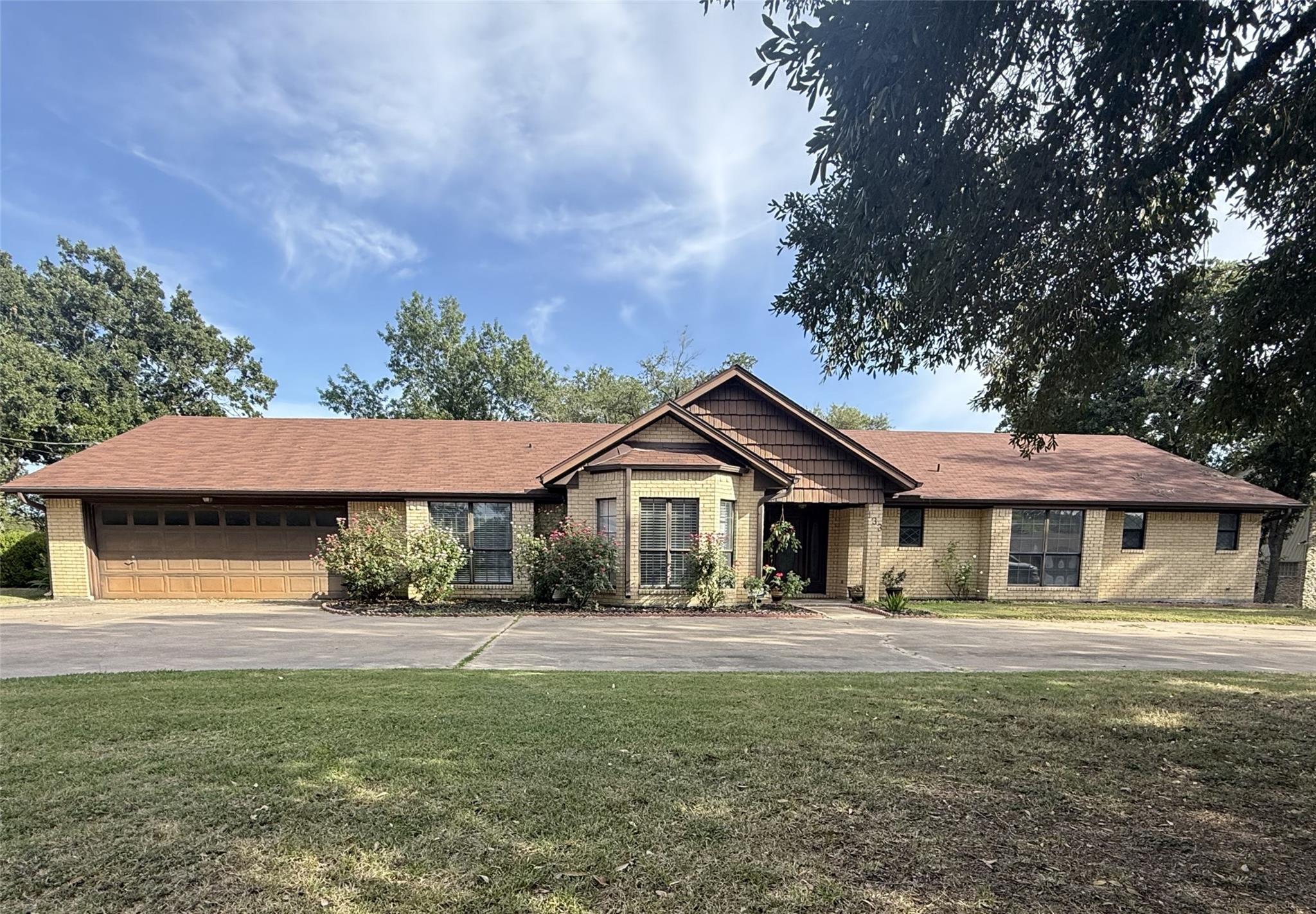 133 Champions Dr, Rockdale, TX 76567