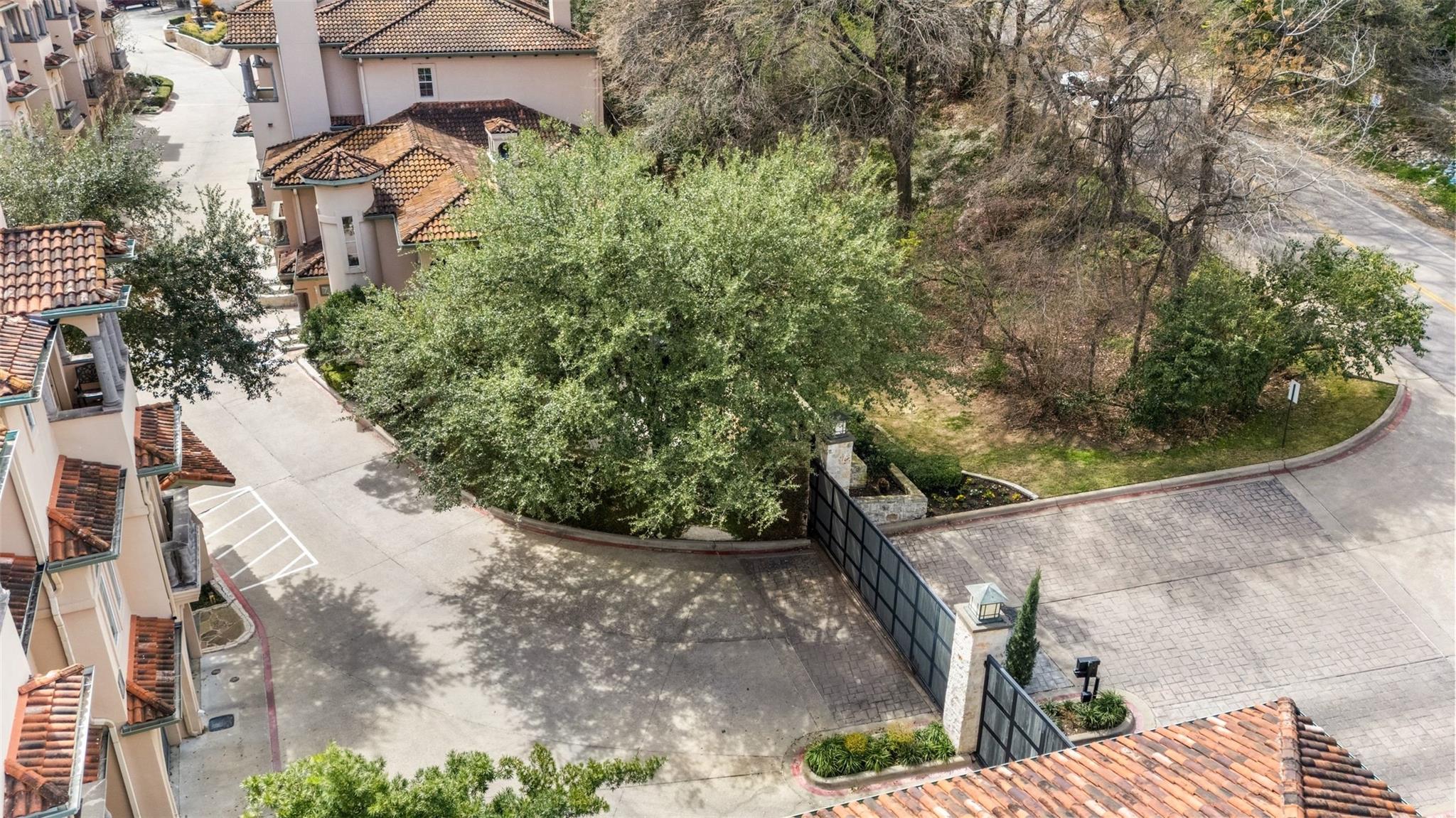 1529 Barton Springs Rd # 2, Austin, TX 78704