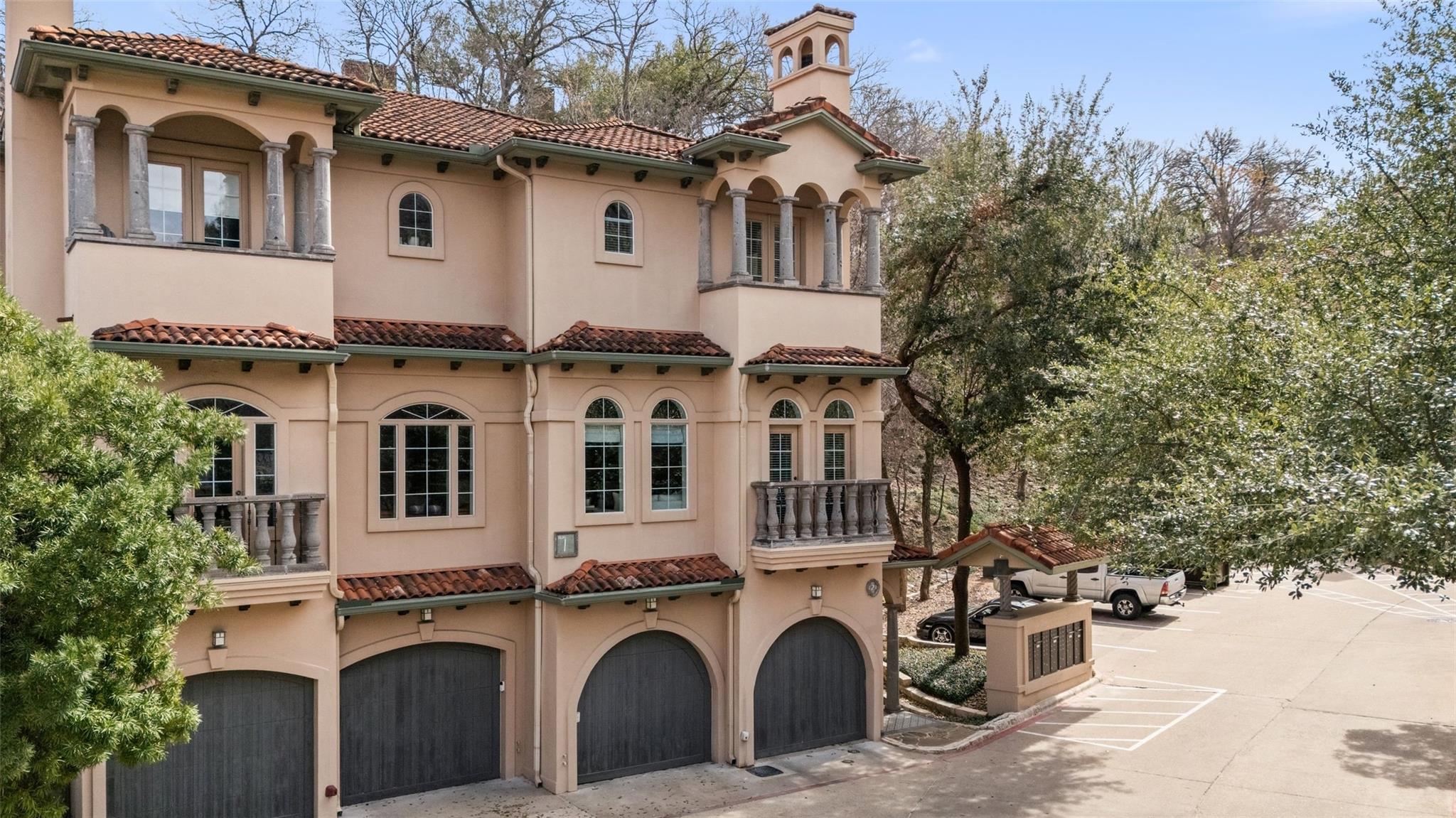 1529 Barton Springs Rd # 2, Austin, TX 78704