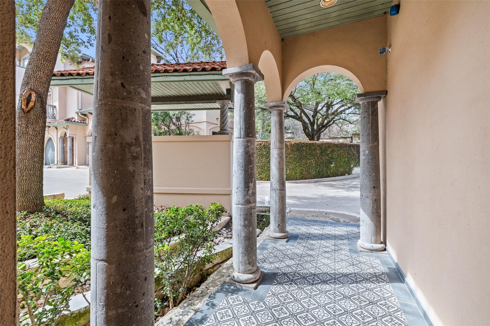 1529 Barton Springs Rd # 2, Austin, TX 78704