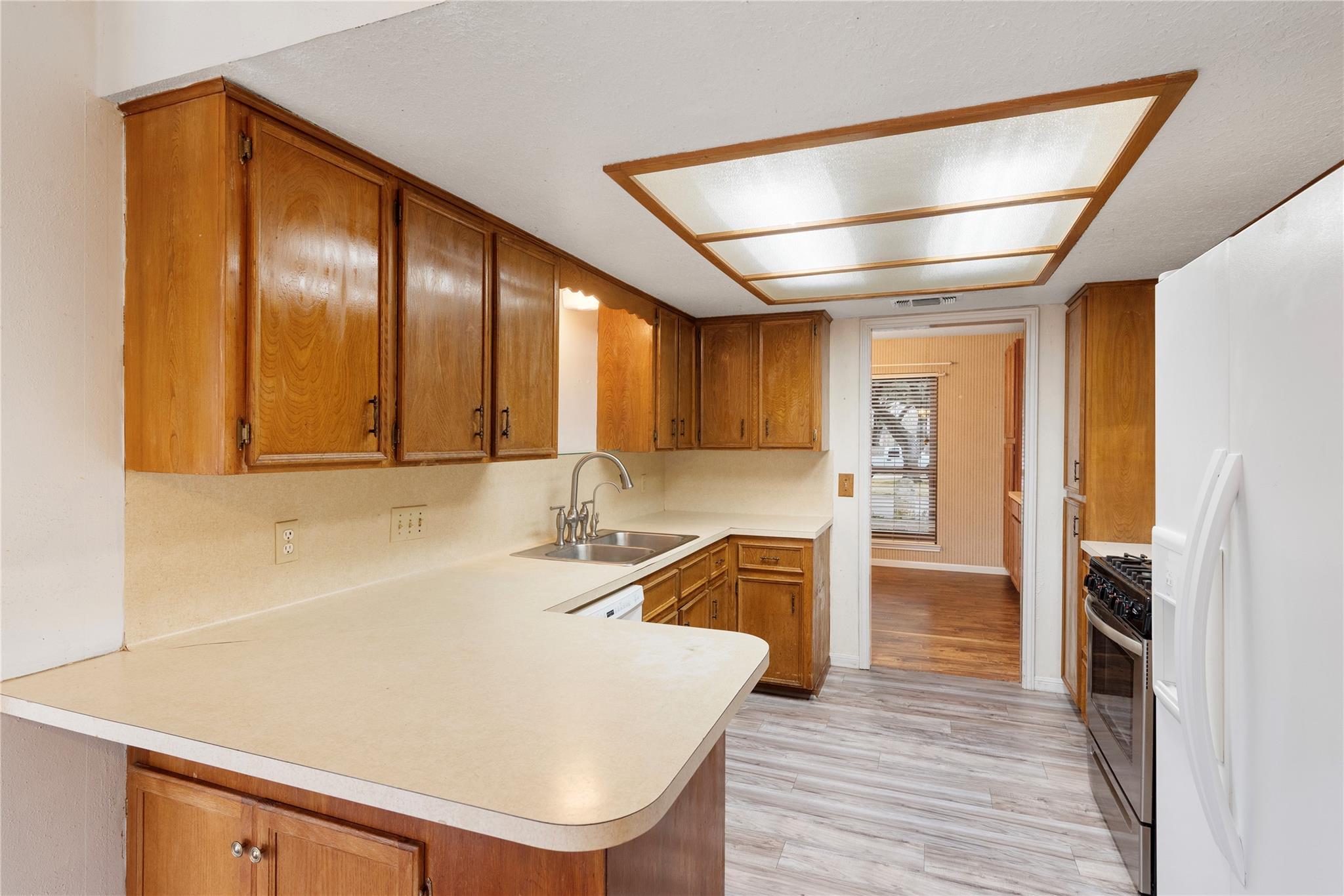 204 Drake Ln, Taylor, TX 76574