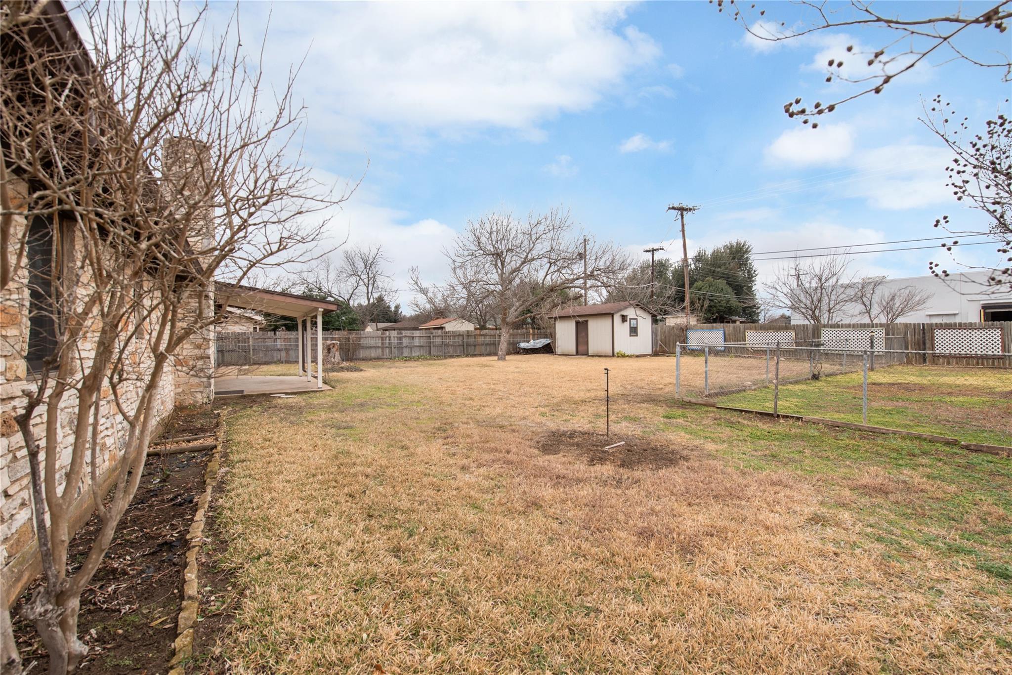 204 Drake Ln, Taylor, TX 76574
