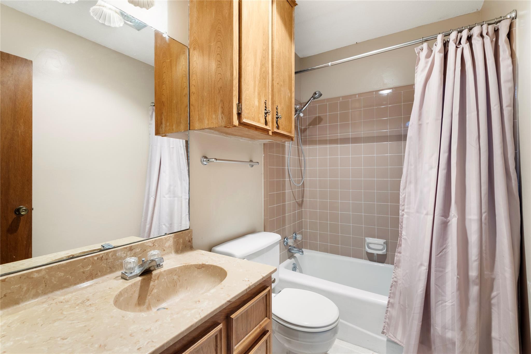 204 Drake Ln, Taylor, TX 76574