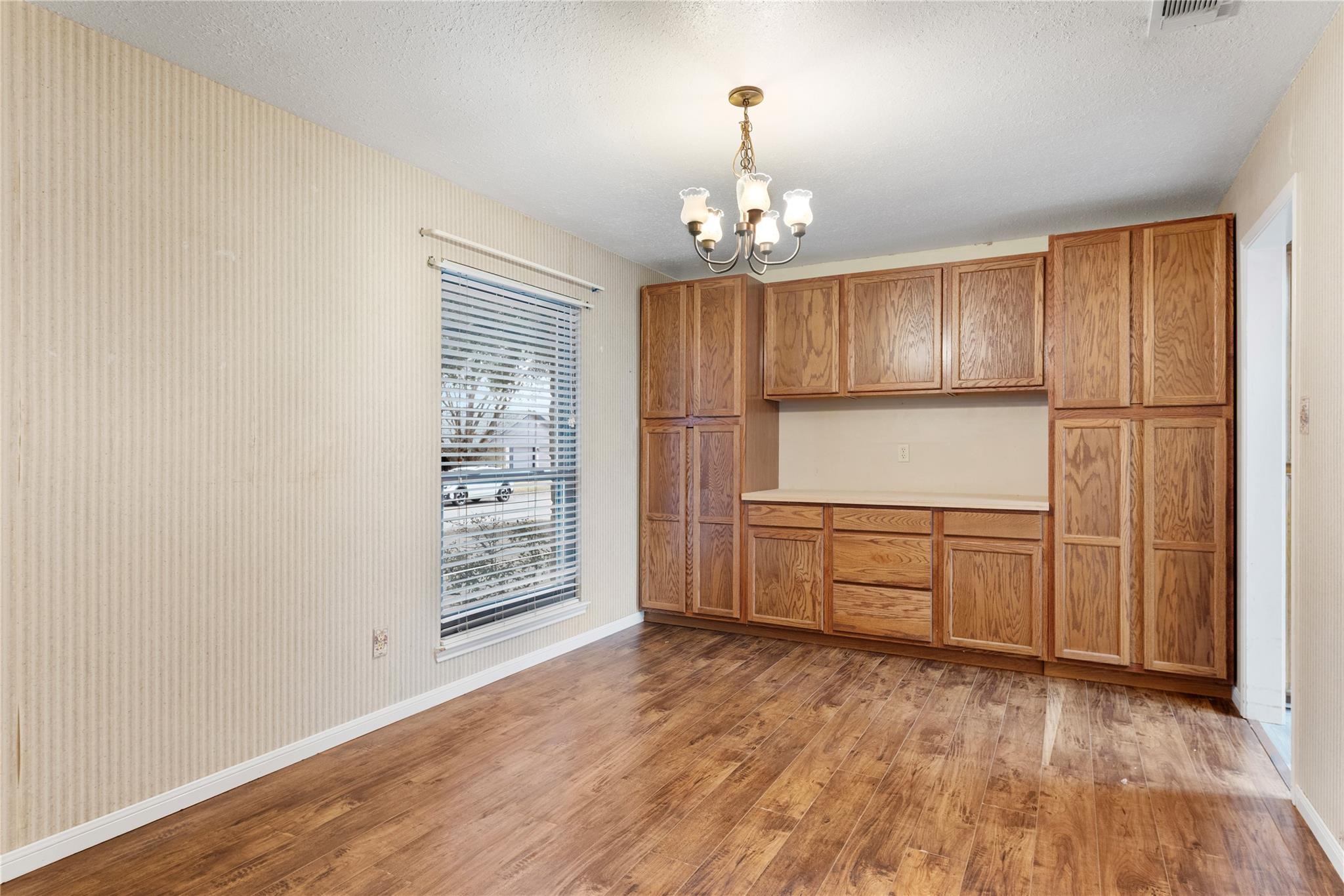 204 Drake Ln, Taylor, TX 76574