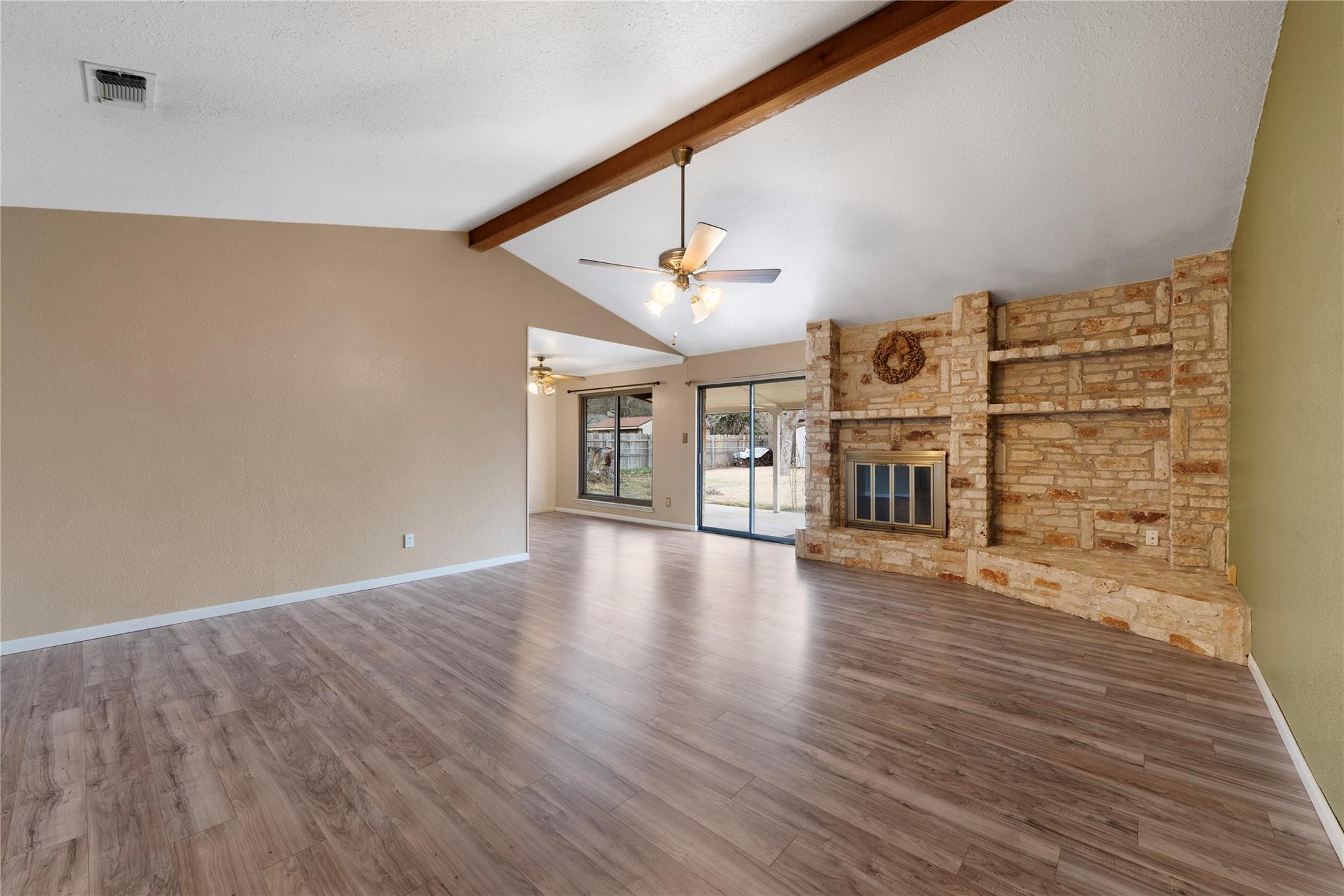 204 Drake Ln, Taylor, TX 76574