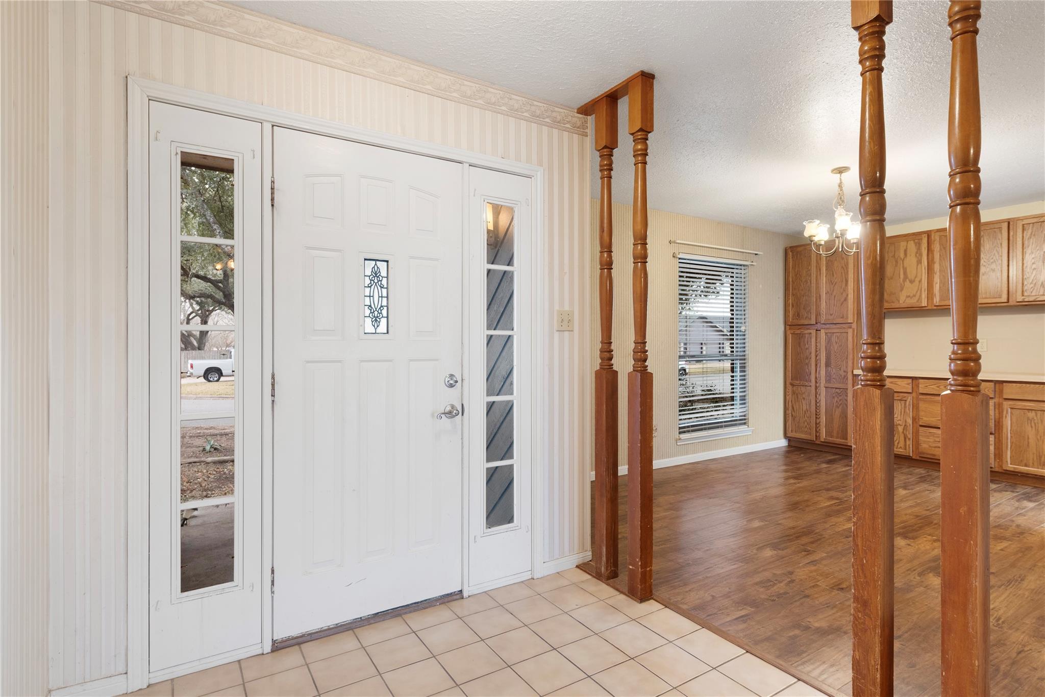 204 Drake Ln, Taylor, TX 76574