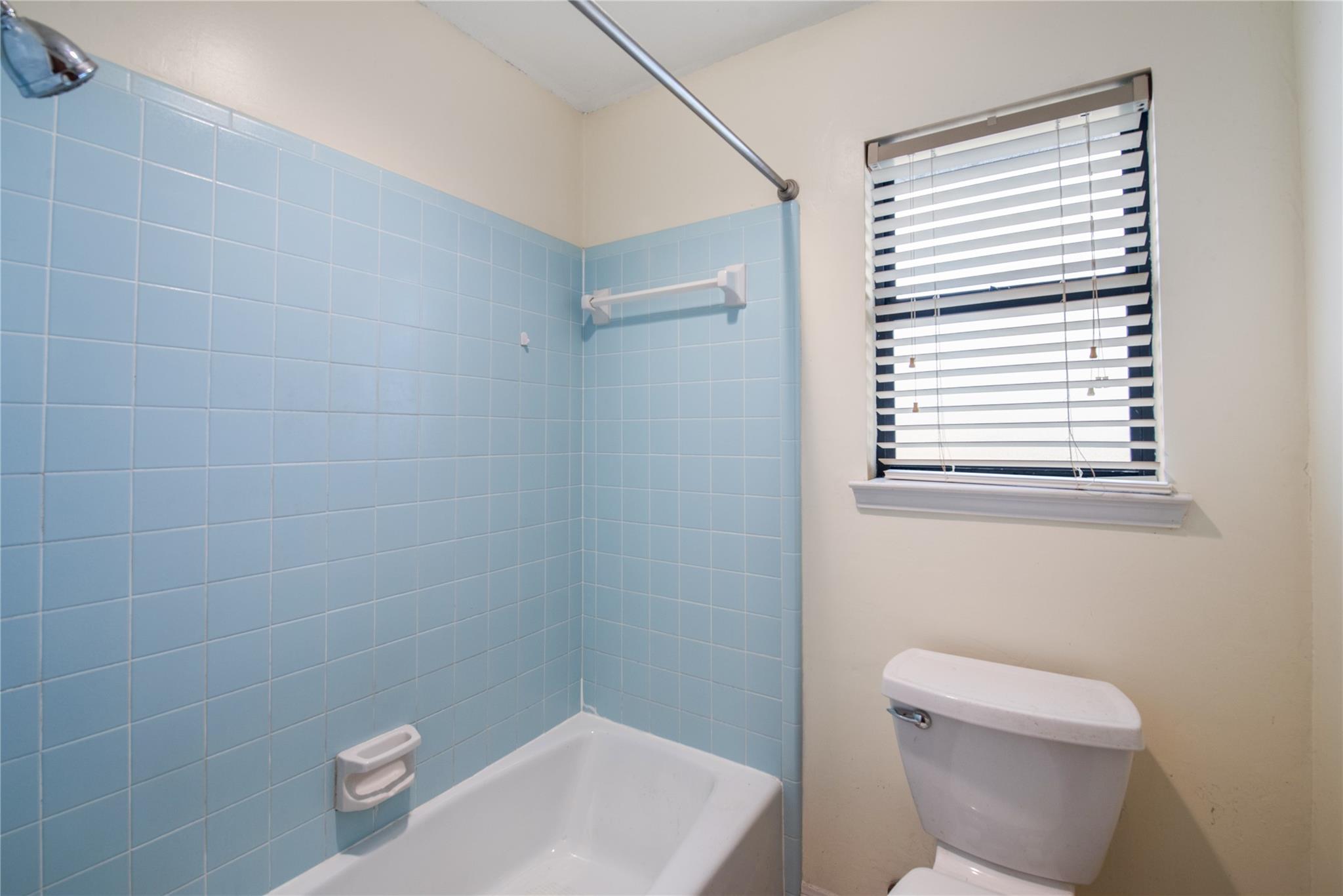 204 Drake Ln, Taylor, TX 76574