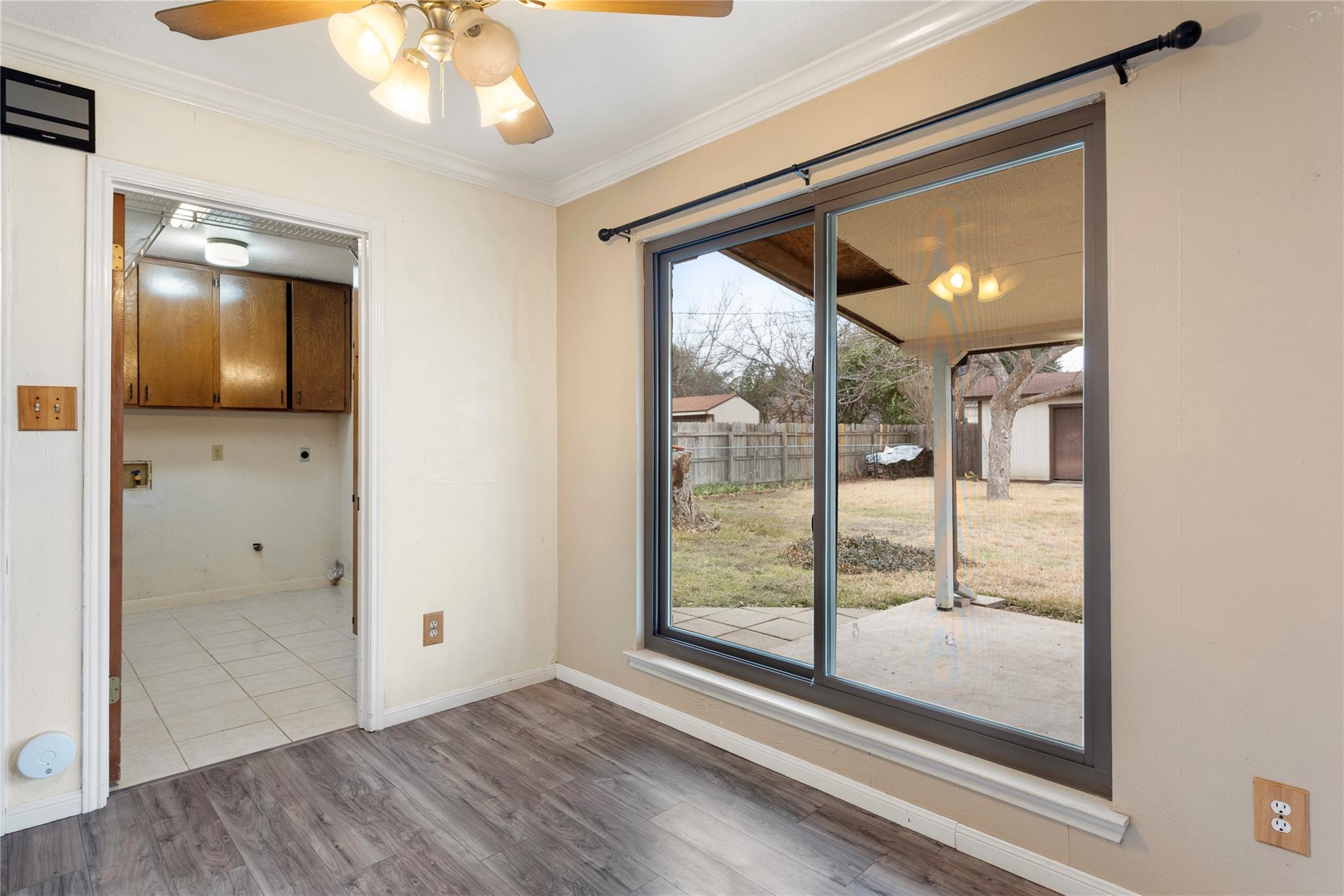 204 Drake Ln, Taylor, TX 76574