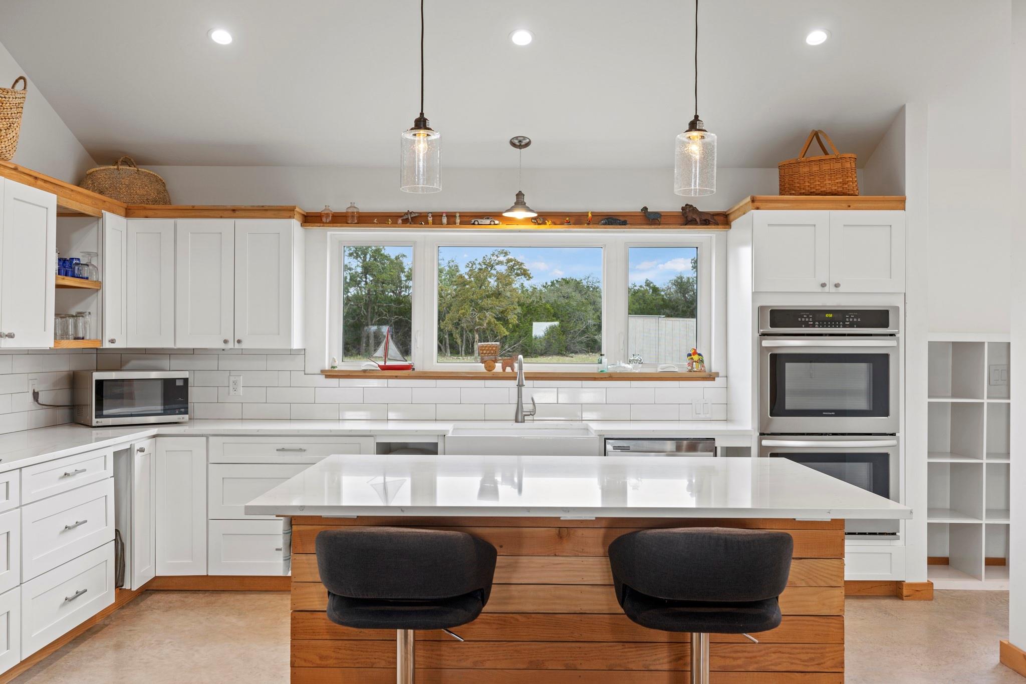 456 Colt Valley Rd, Fredericksburg, TX 78624