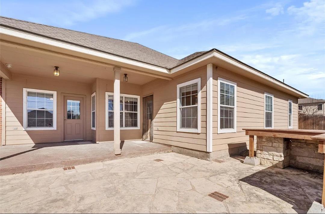 120 Emory Fields Dr, Hutto, TX 78634