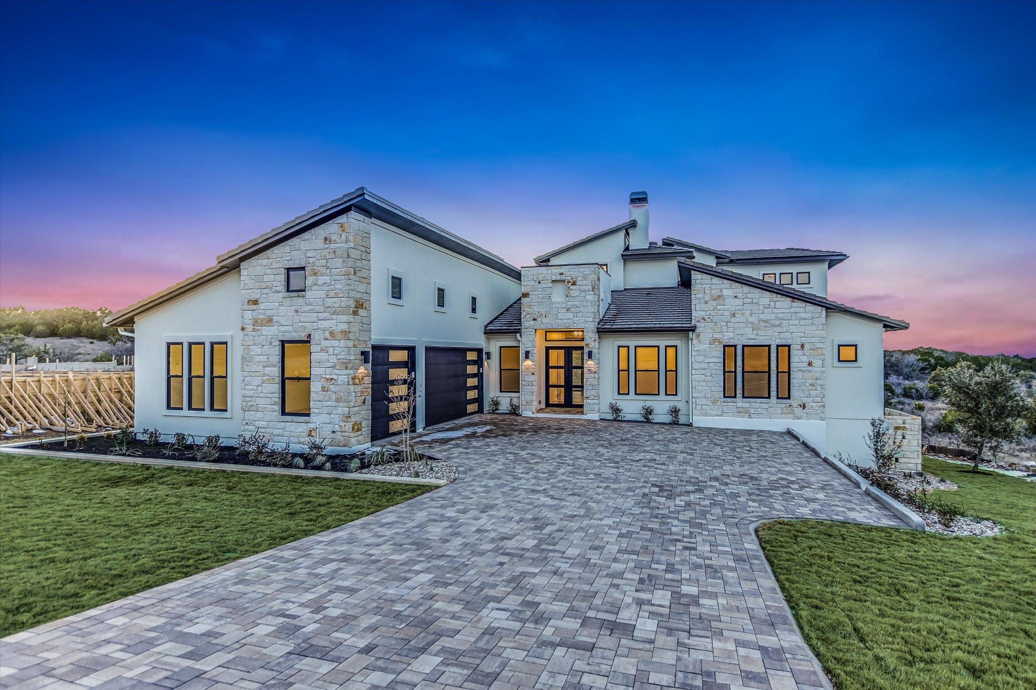 104 Nattie Woods Dr, Horseshoe Bay, TX 78657