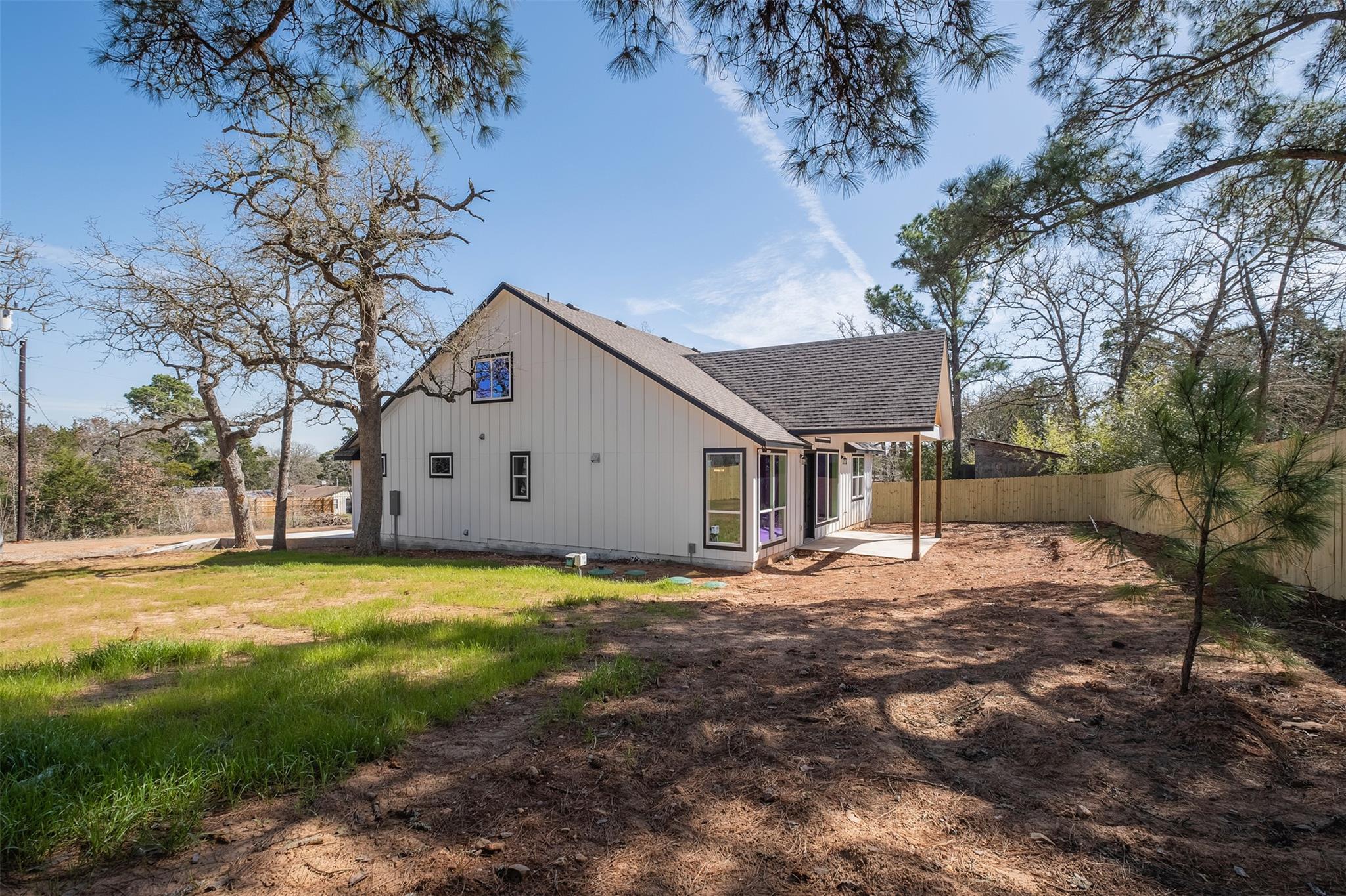 113 Eaglenest Ct, Smithville, TX 78957