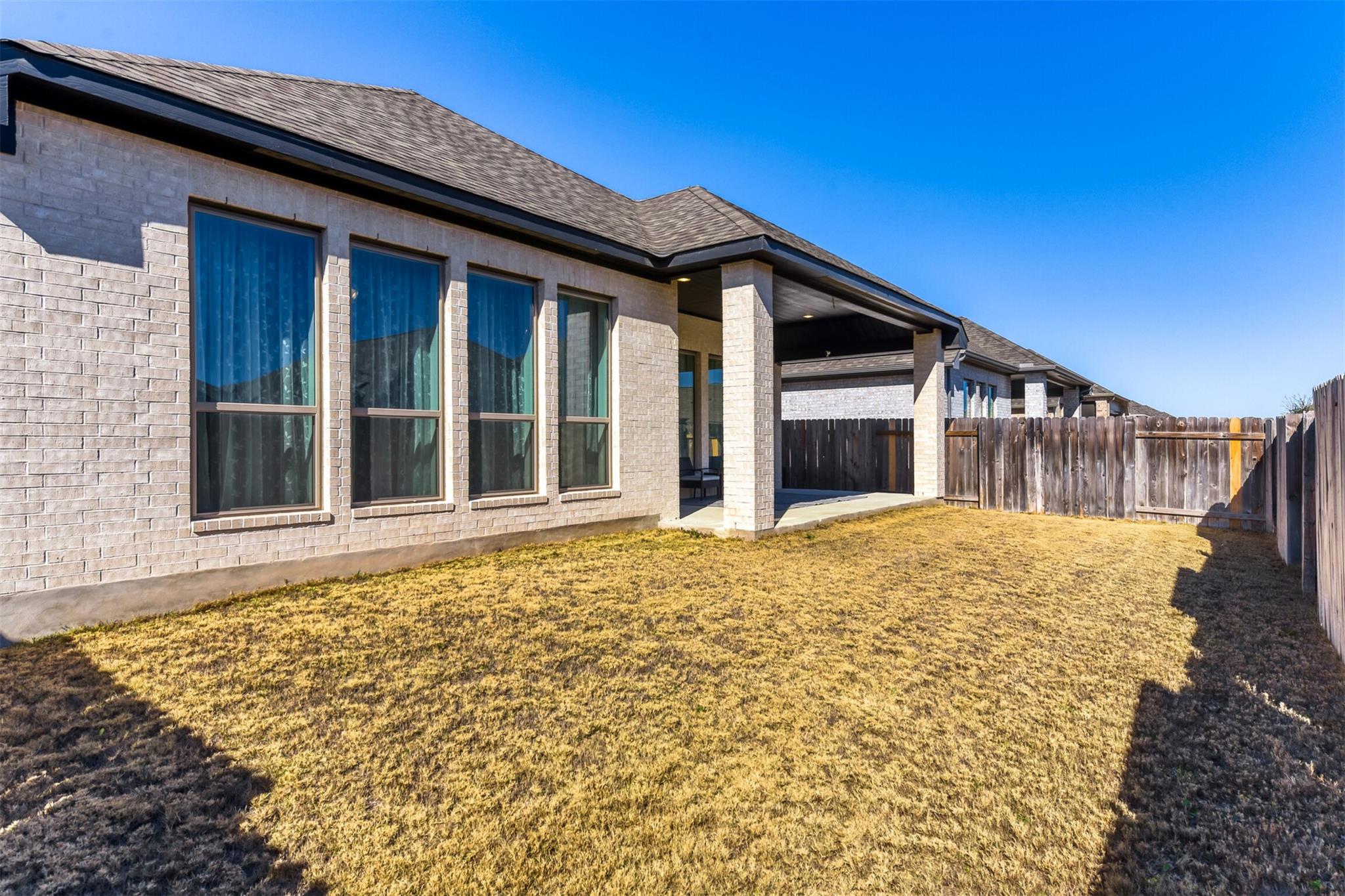 185 King Haakon Bay Dr, Kyle, TX 78640