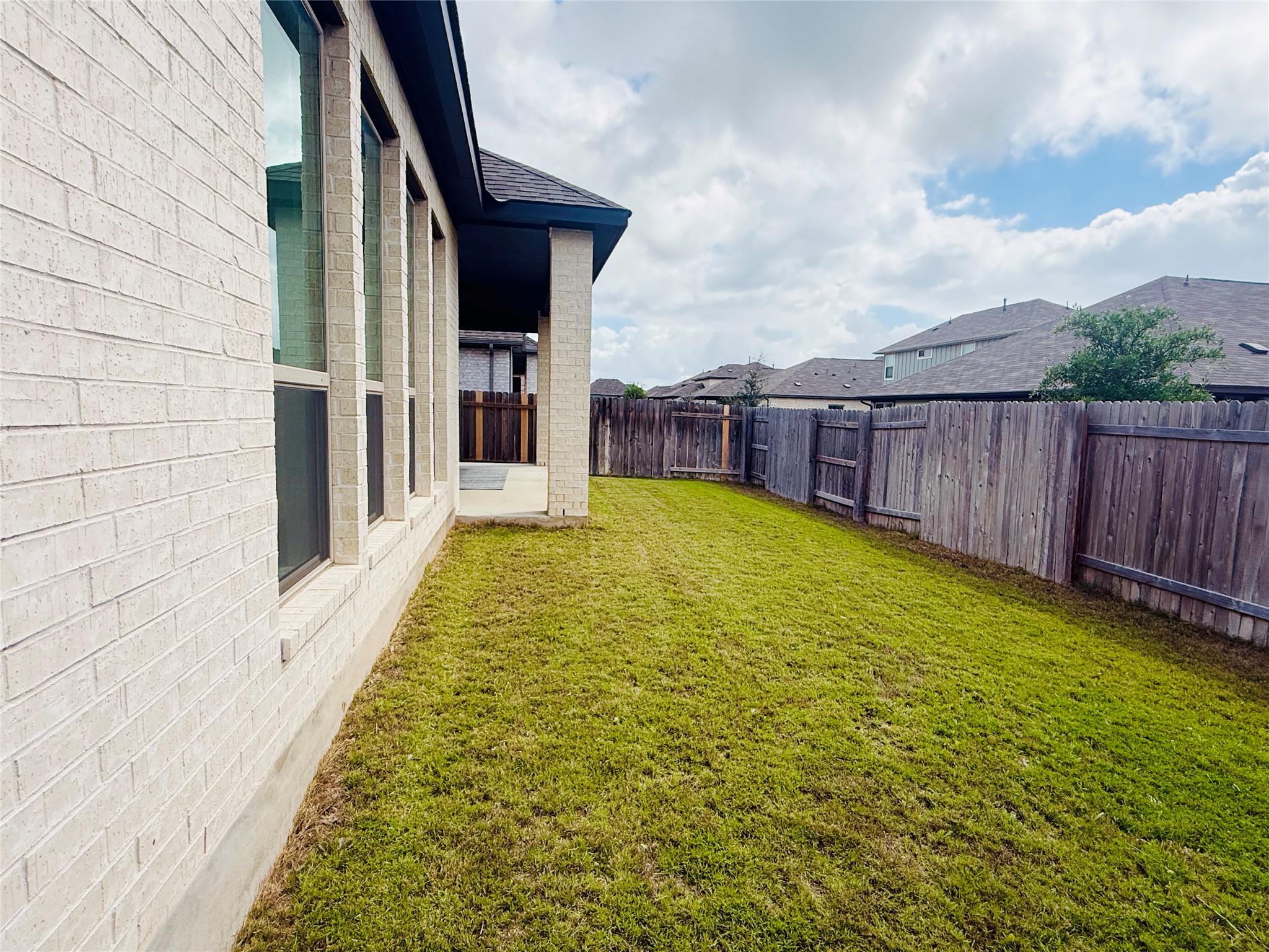 185 King Haakon Bay Dr, Kyle, TX 78640