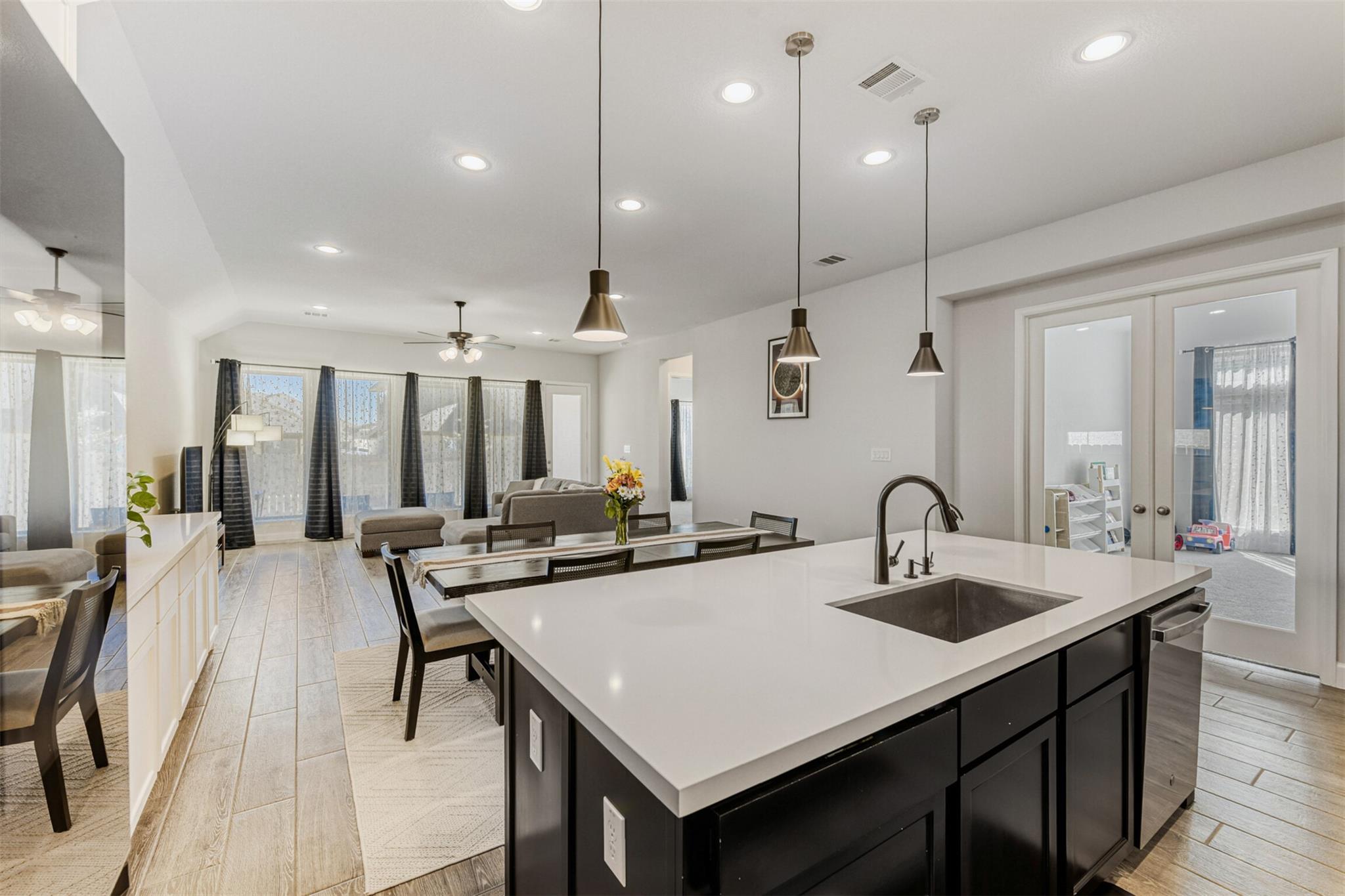 185 King Haakon Bay Dr, Kyle, TX 78640