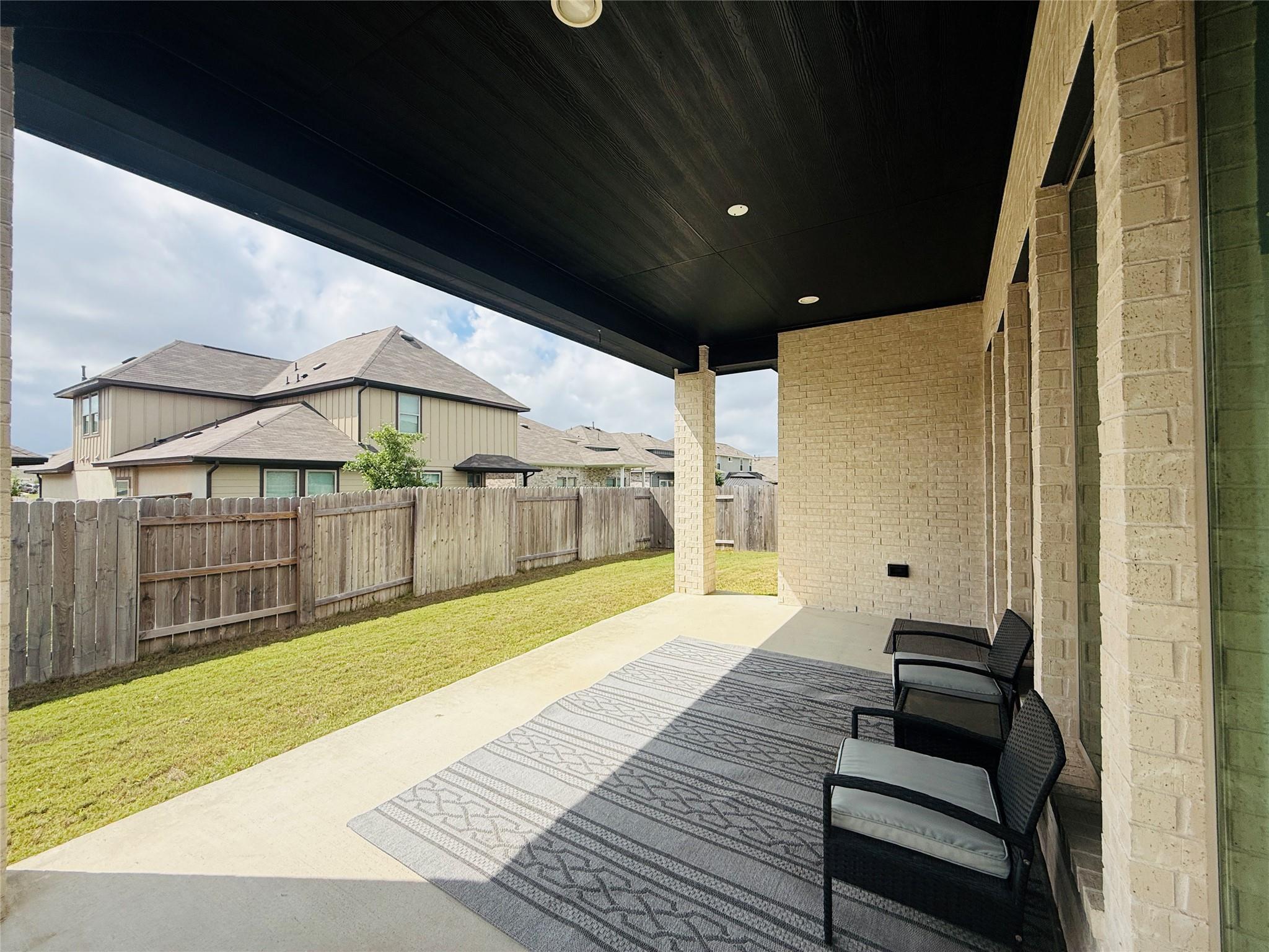 185 King Haakon Bay Dr, Kyle, TX 78640