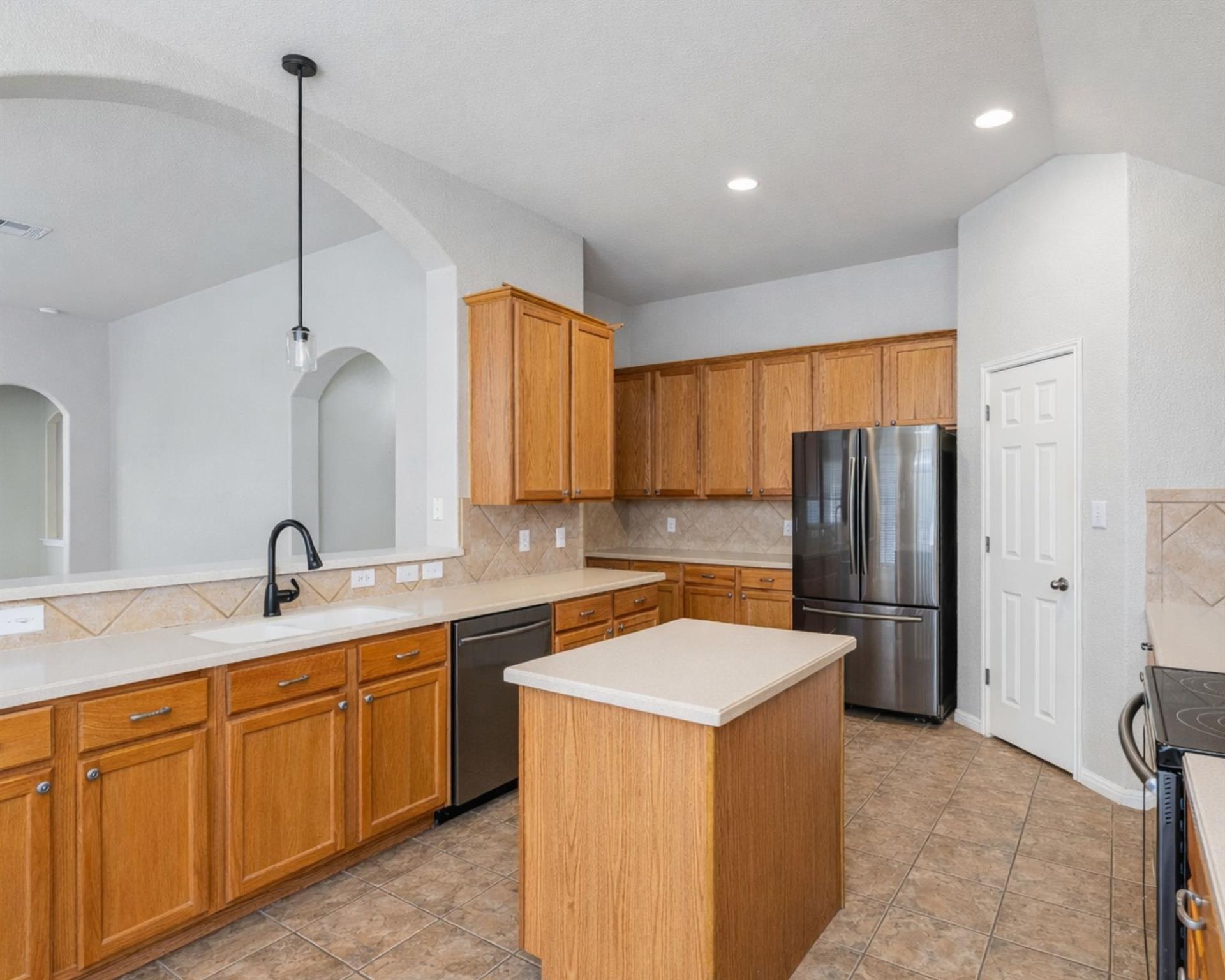 100 Clydesdale Ct, Liberty Hill, TX 78642