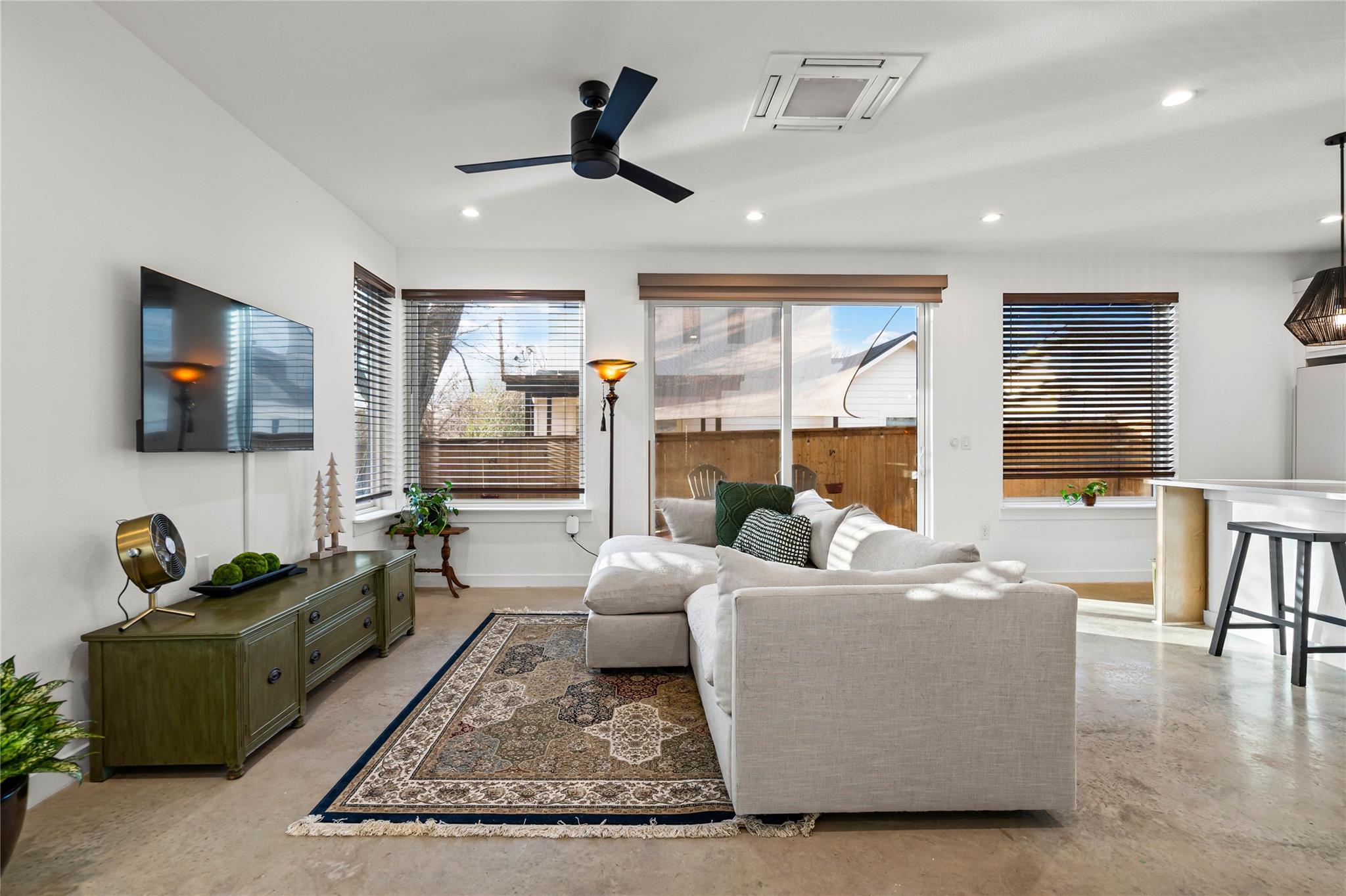 205 W Croslin St # 1 & 2, Austin, TX 78752