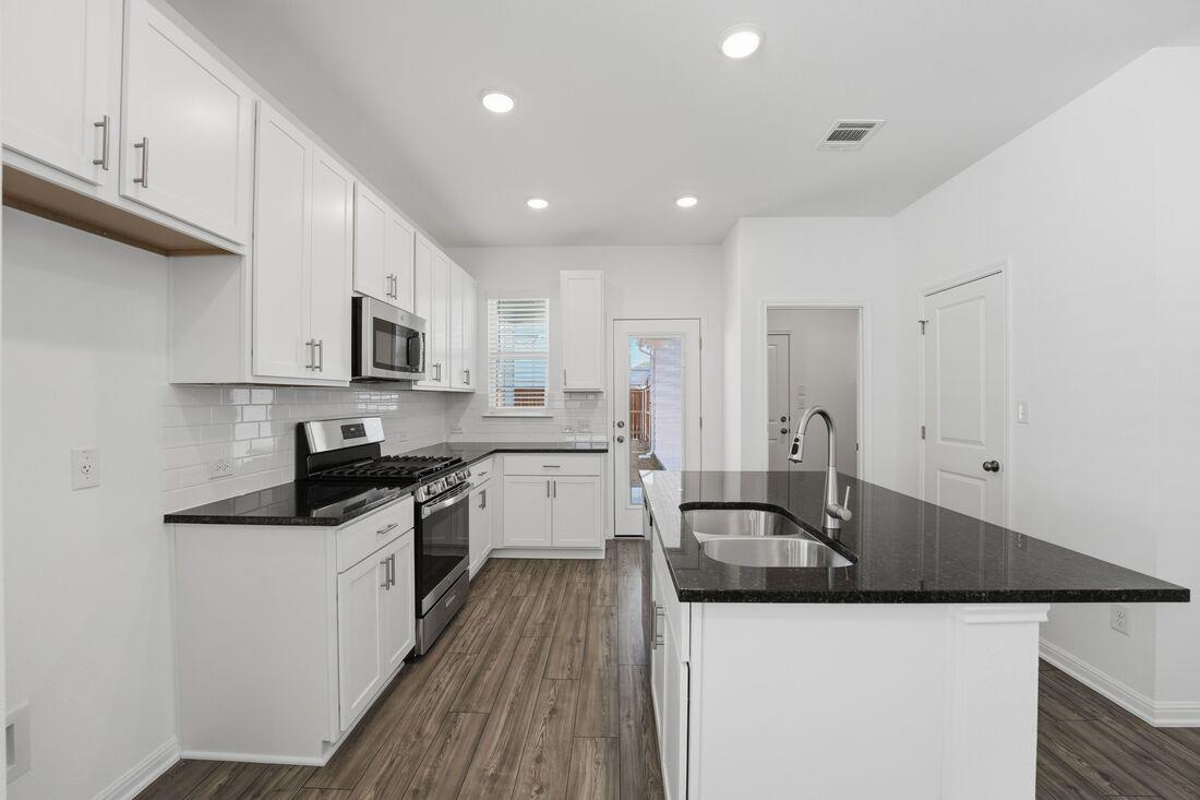 201 Betsy Rd, Hutto, TX 78634