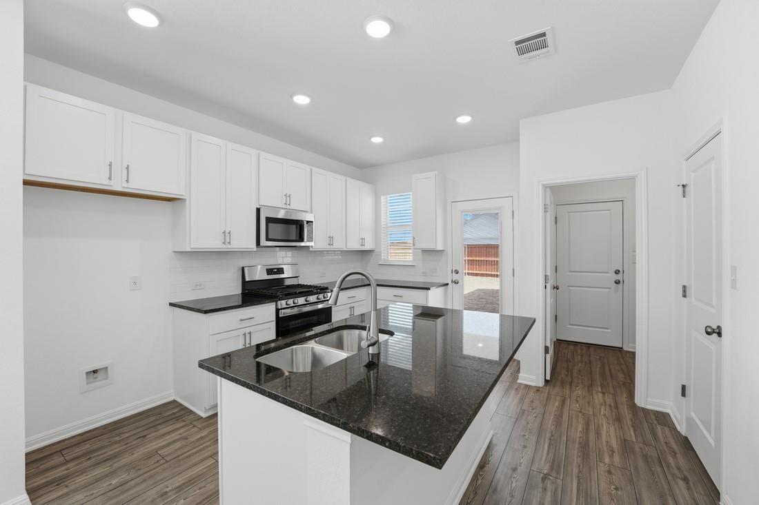 201 Betsy Rd, Hutto, TX 78634