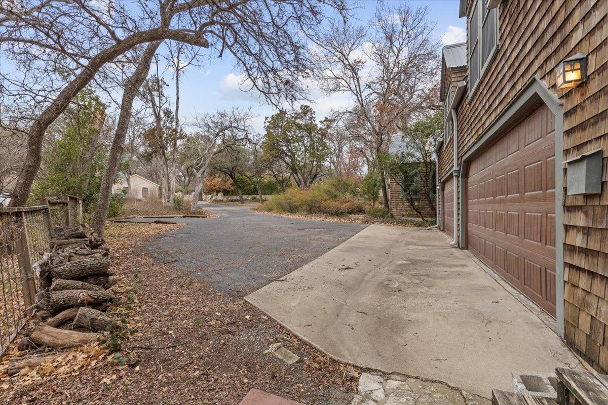 1607 Sharon Ln, Austin, TX 78703