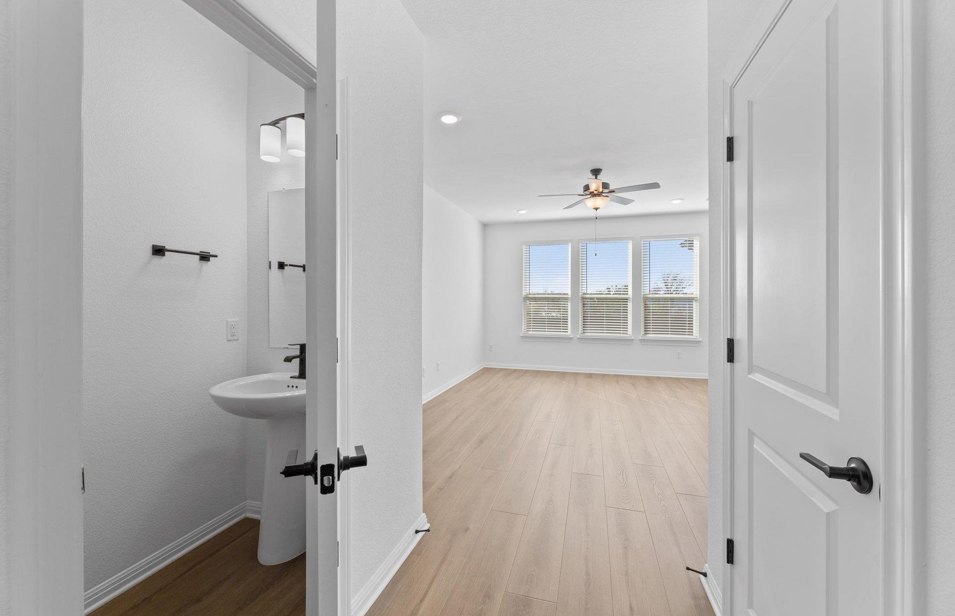 528 Knot Dr, Leander, TX 78641