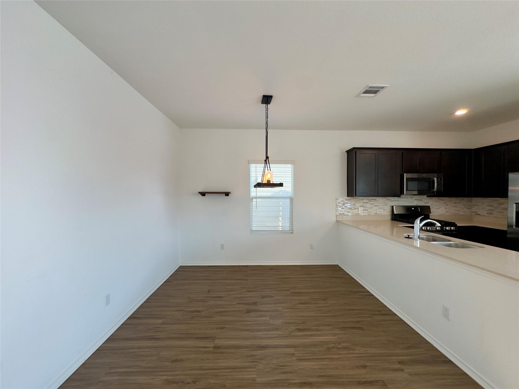 512 Gabbro Gdns, San Marcos, TX 78656