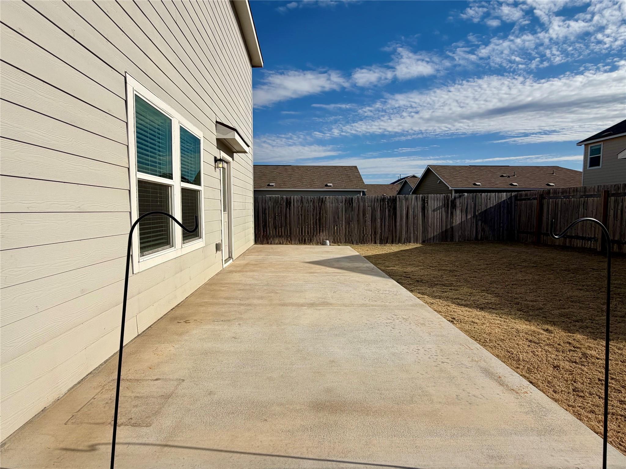 512 Gabbro Gdns, San Marcos, TX 78656