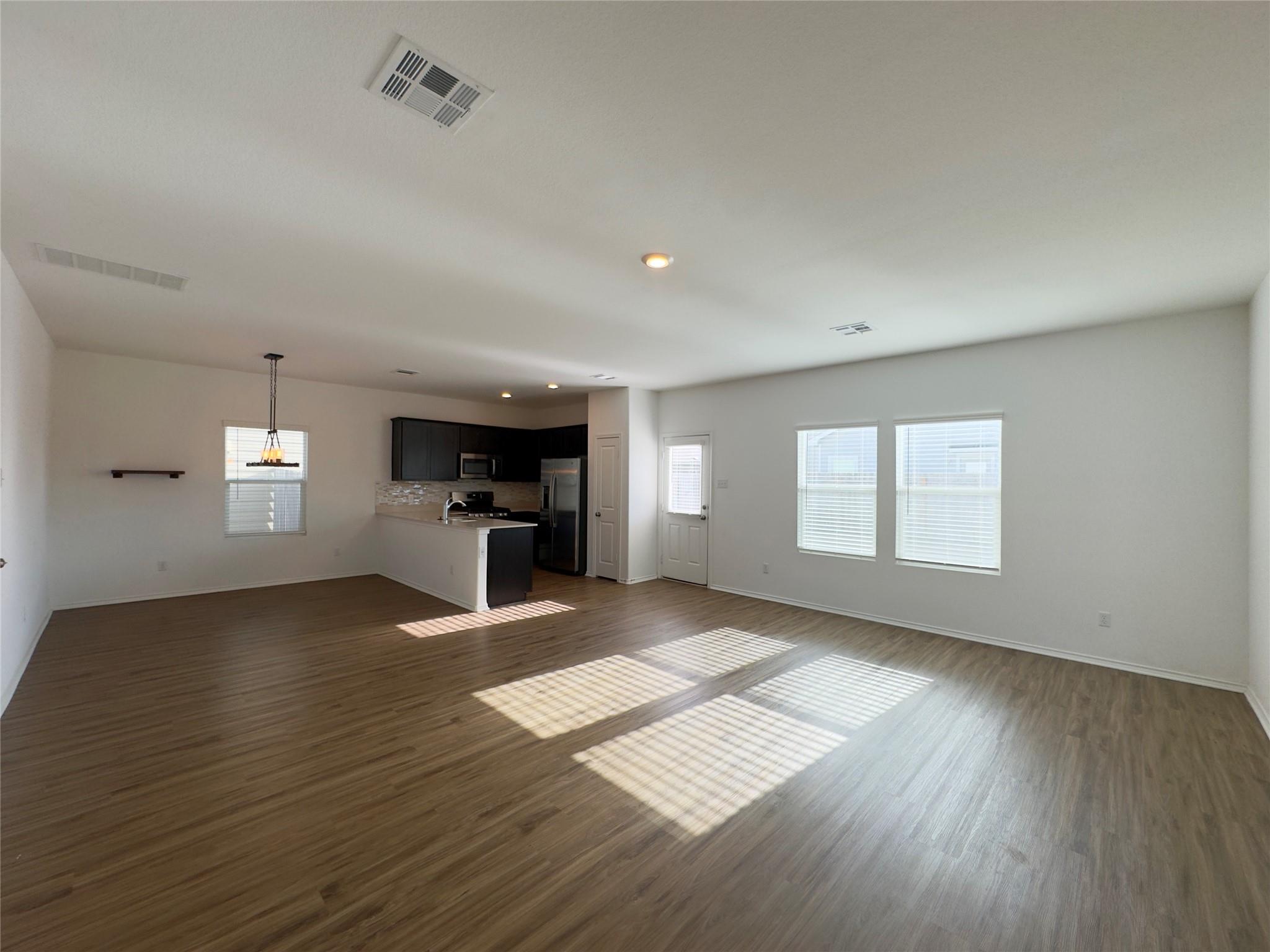 512 Gabbro Gdns, San Marcos, TX 78656