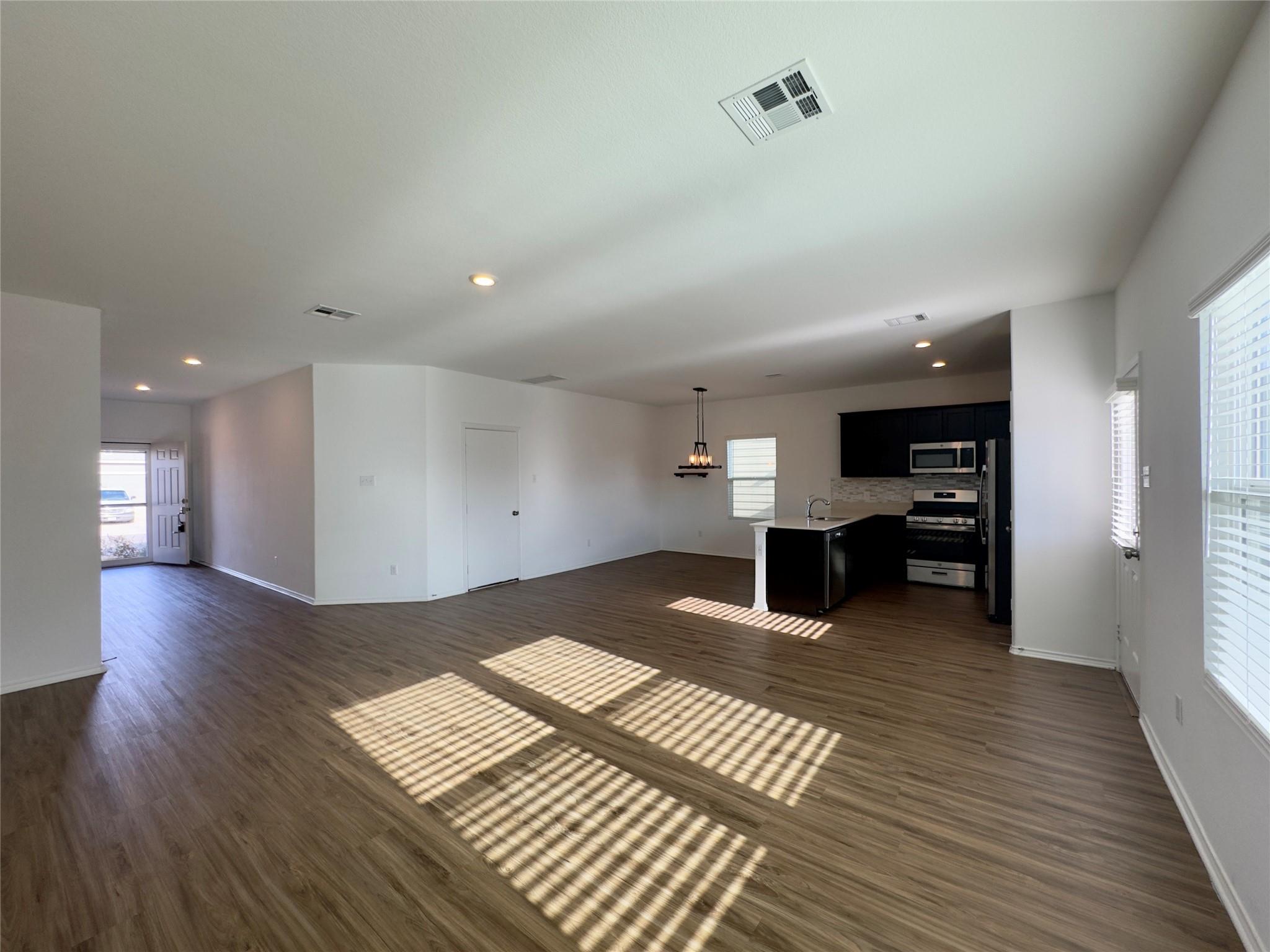 512 Gabbro Gdns, San Marcos, TX 78656