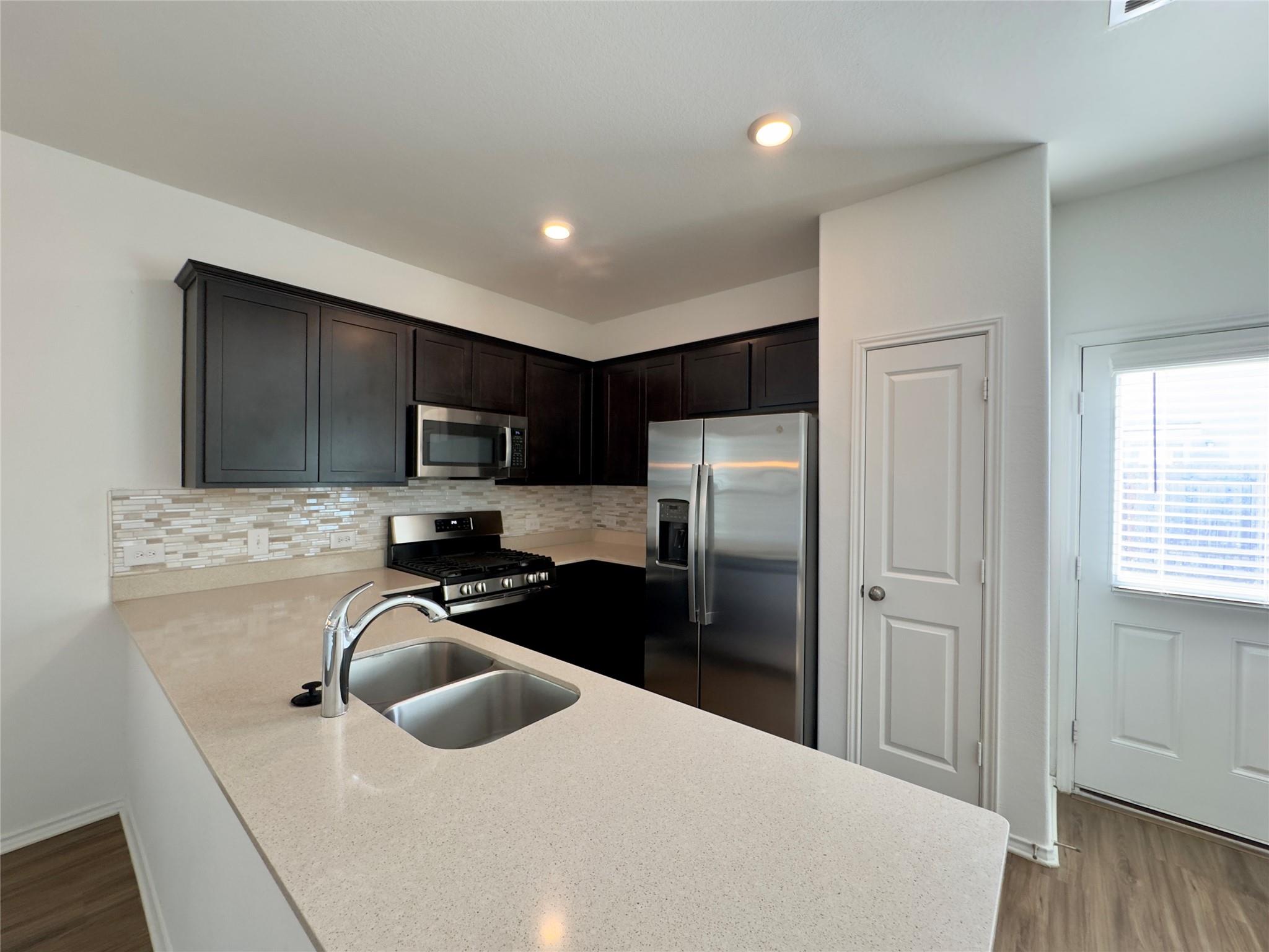 512 Gabbro Gdns, San Marcos, TX 78656