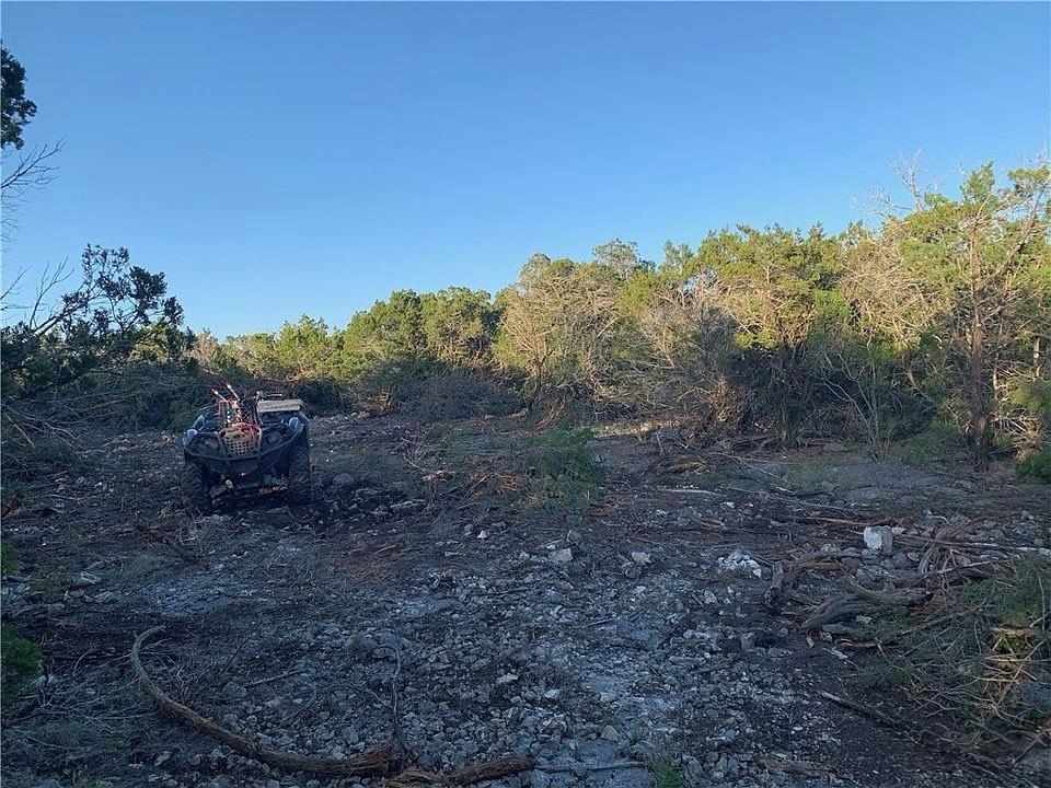 20 Winchester Rd, Leakey, TX 78873