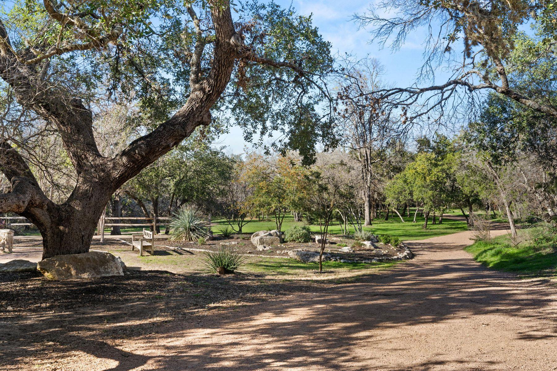 204 Los Altos Dr, Lakeway, TX 78734