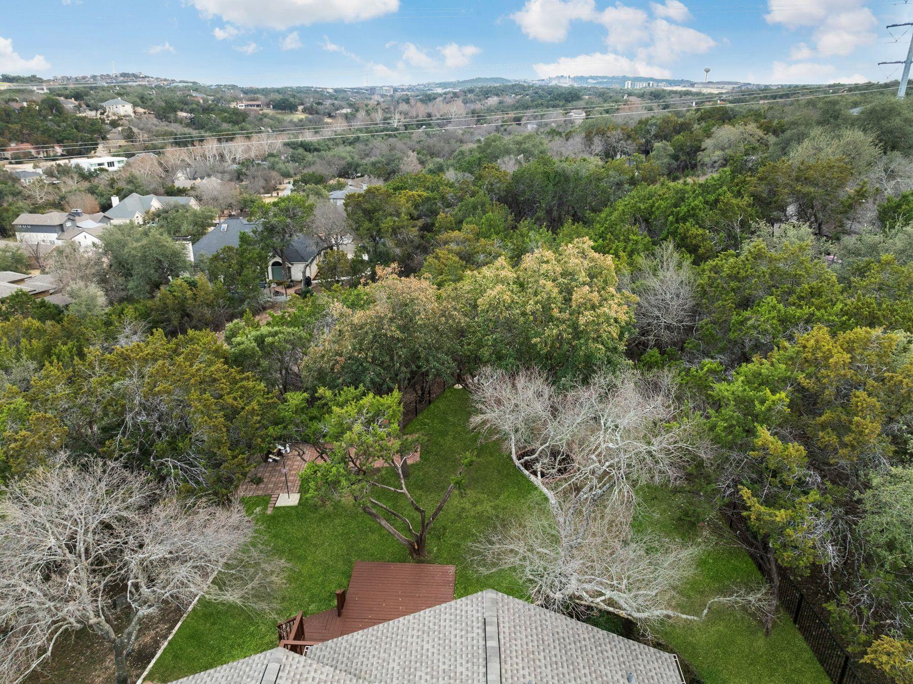 204 Los Altos Dr, Lakeway, TX 78734