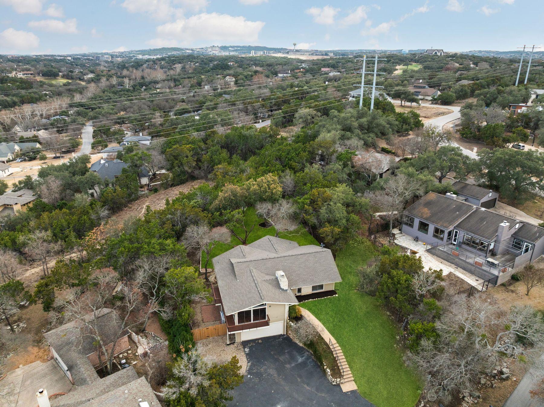 204 Los Altos Dr, Lakeway, TX 78734